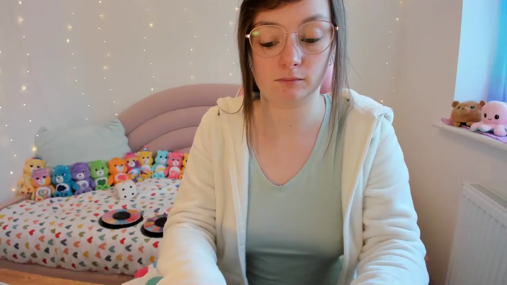 Gallery image thumbnail from JessieBear_'s myfreecams stream on, 03/05/2024, 16:02 image 9 of 20
