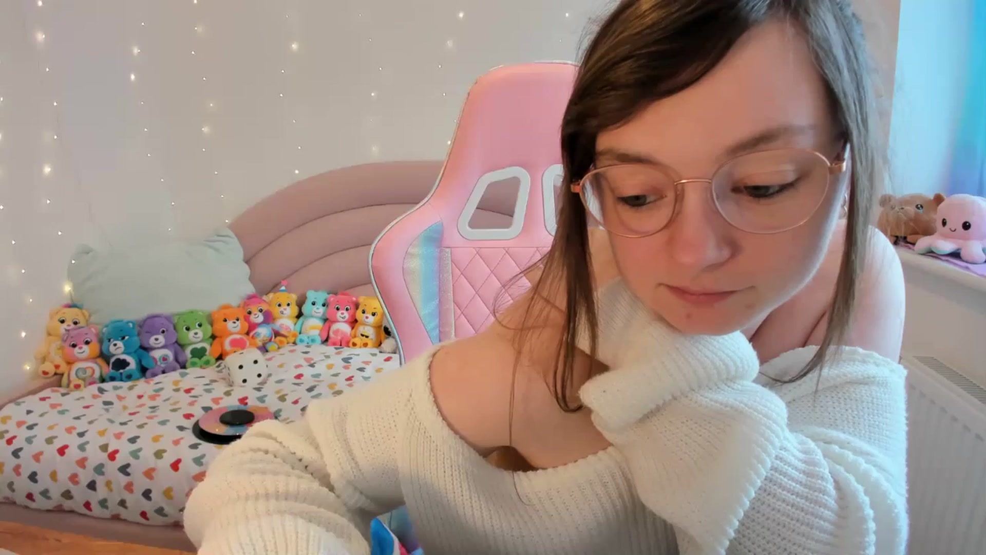 Gallery image thumbnail from JessieBear_'s myfreecams stream on, 03/05/2024, 17:31 image 5 of 20