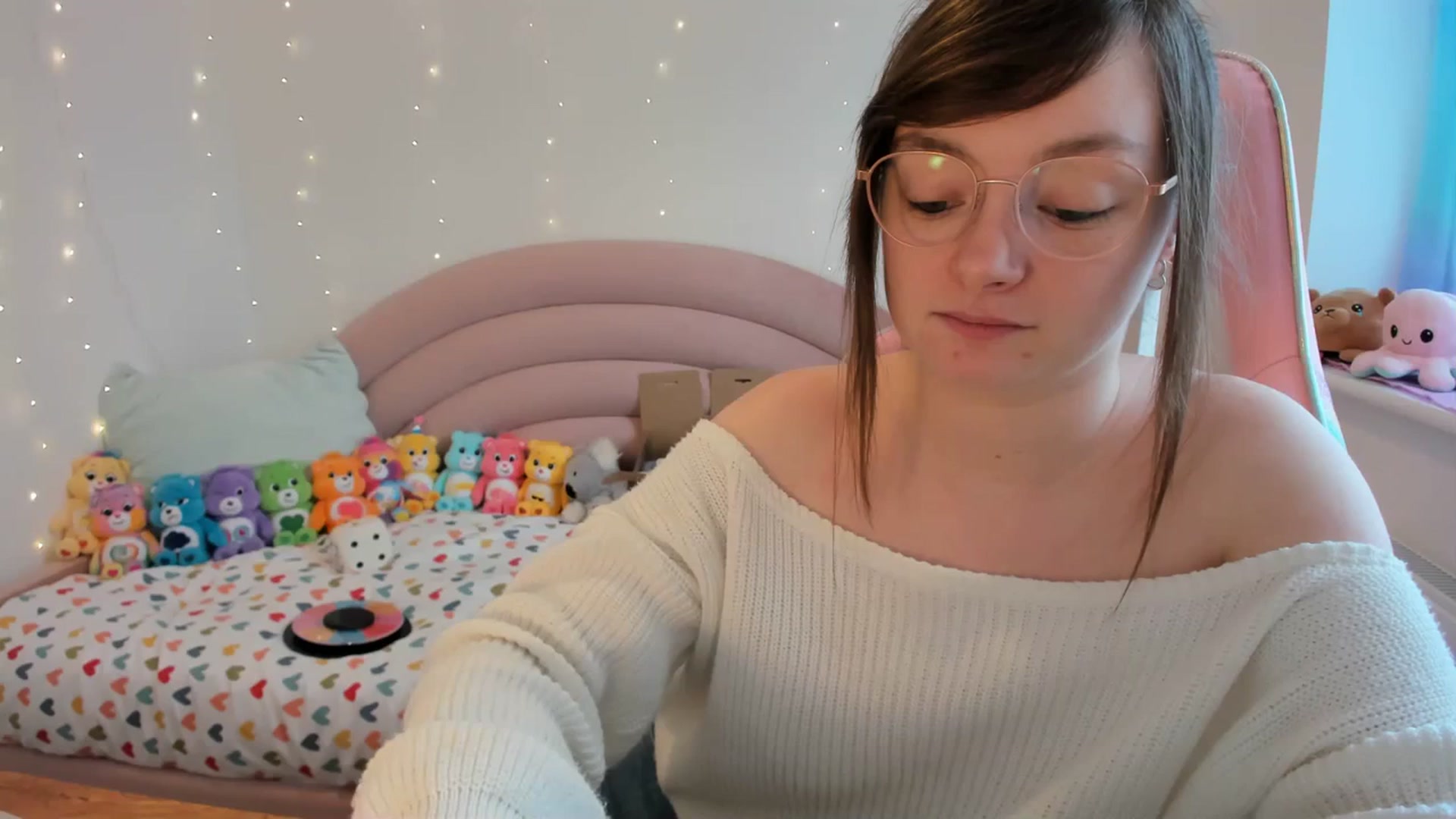 Gallery image thumbnail from JessieBear_'s myfreecams stream on, 03/05/2024, 17:31 image 1 of 20