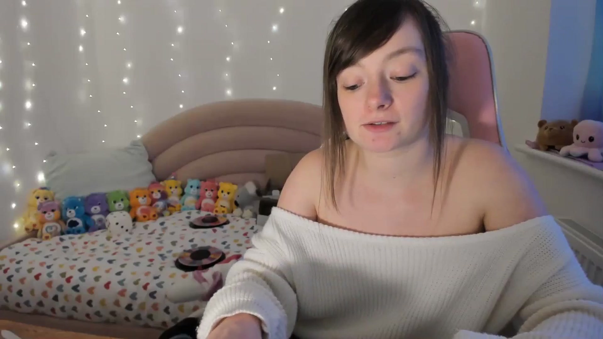 Gallery image thumbnail from JessieBear_'s myfreecams stream on, 03/05/2024, 18:09 image 18 of 20