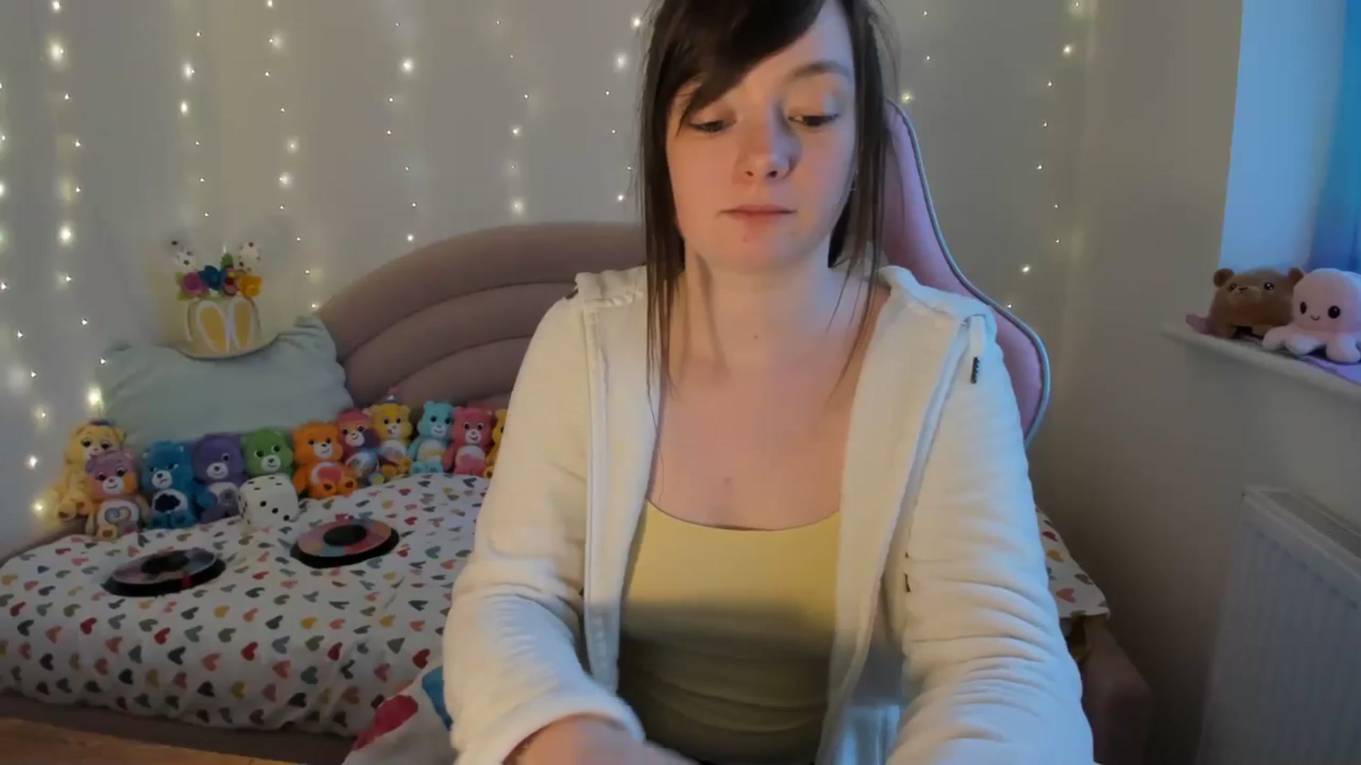 Gallery image thumbnail from JessieBear_'s myfreecams stream on, 03/07/2024, 17:27 image 19 of 20
