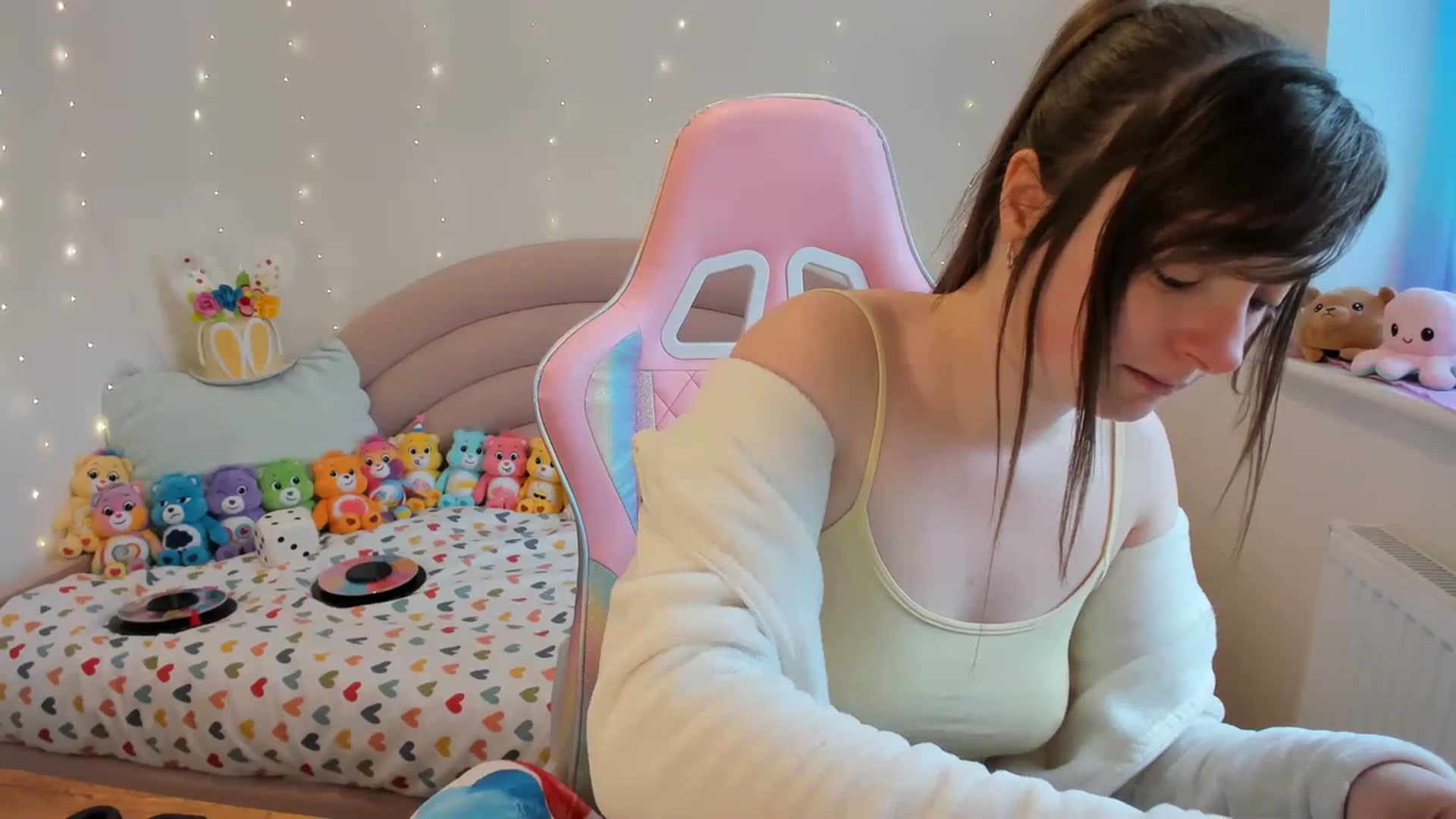 Gallery image thumbnail from JessieBear_'s myfreecams stream on, 03/07/2024, 17:27 image 6 of 20