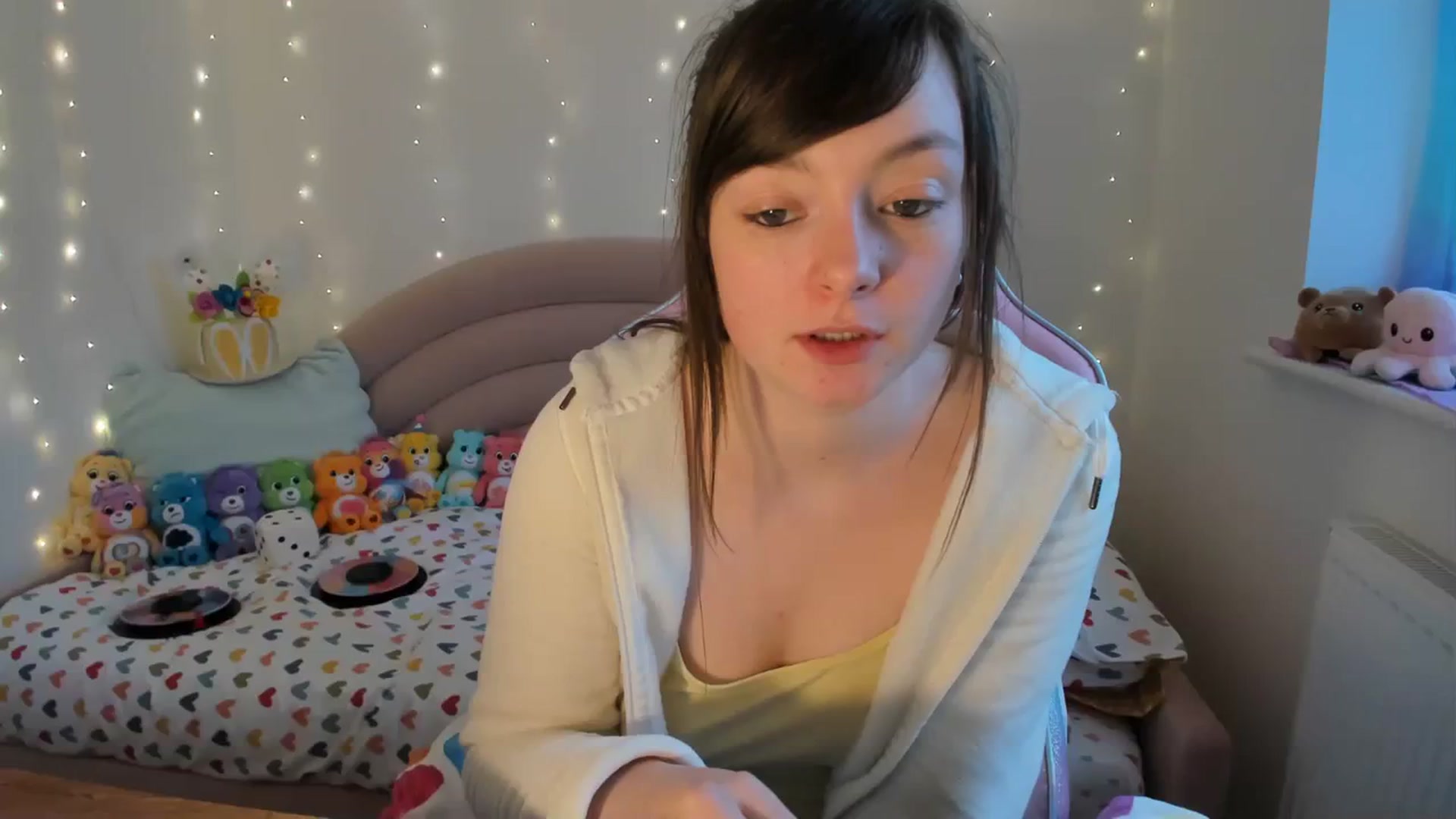 Gallery image thumbnail from JessieBear_'s myfreecams stream on, 03/07/2024, 17:27 image 18 of 20