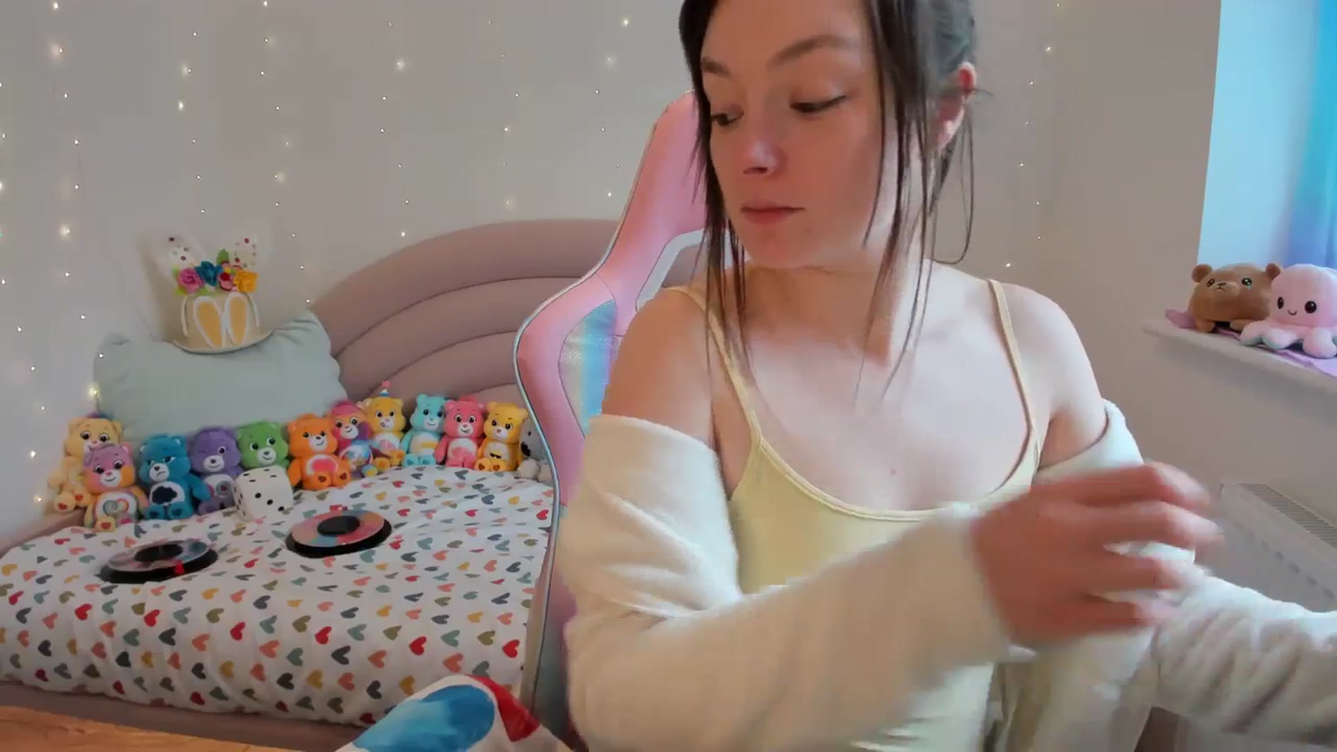 Gallery image thumbnail from JessieBear_'s myfreecams stream on, 03/07/2024, 17:27 image 5 of 20