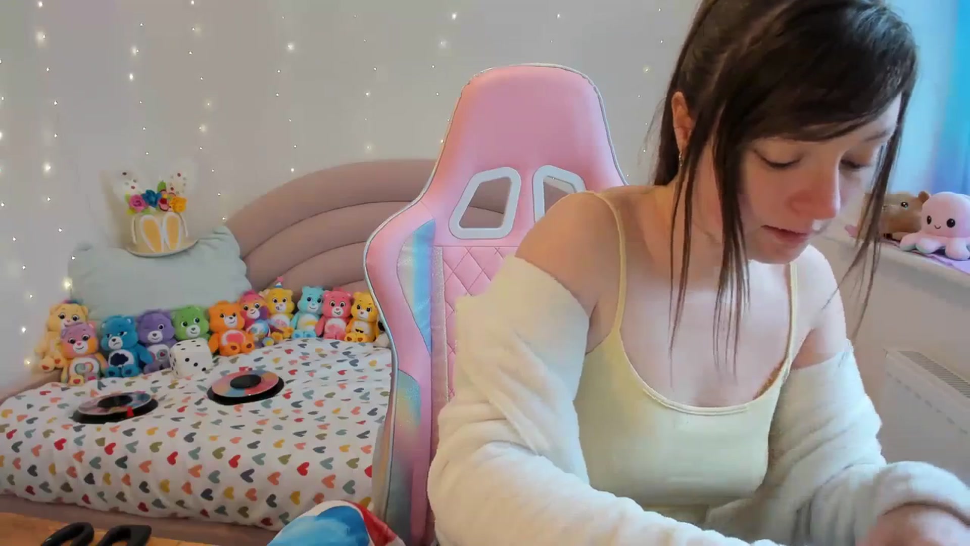 Gallery image thumbnail from JessieBear_'s myfreecams stream on, 03/07/2024, 17:27 image 7 of 20