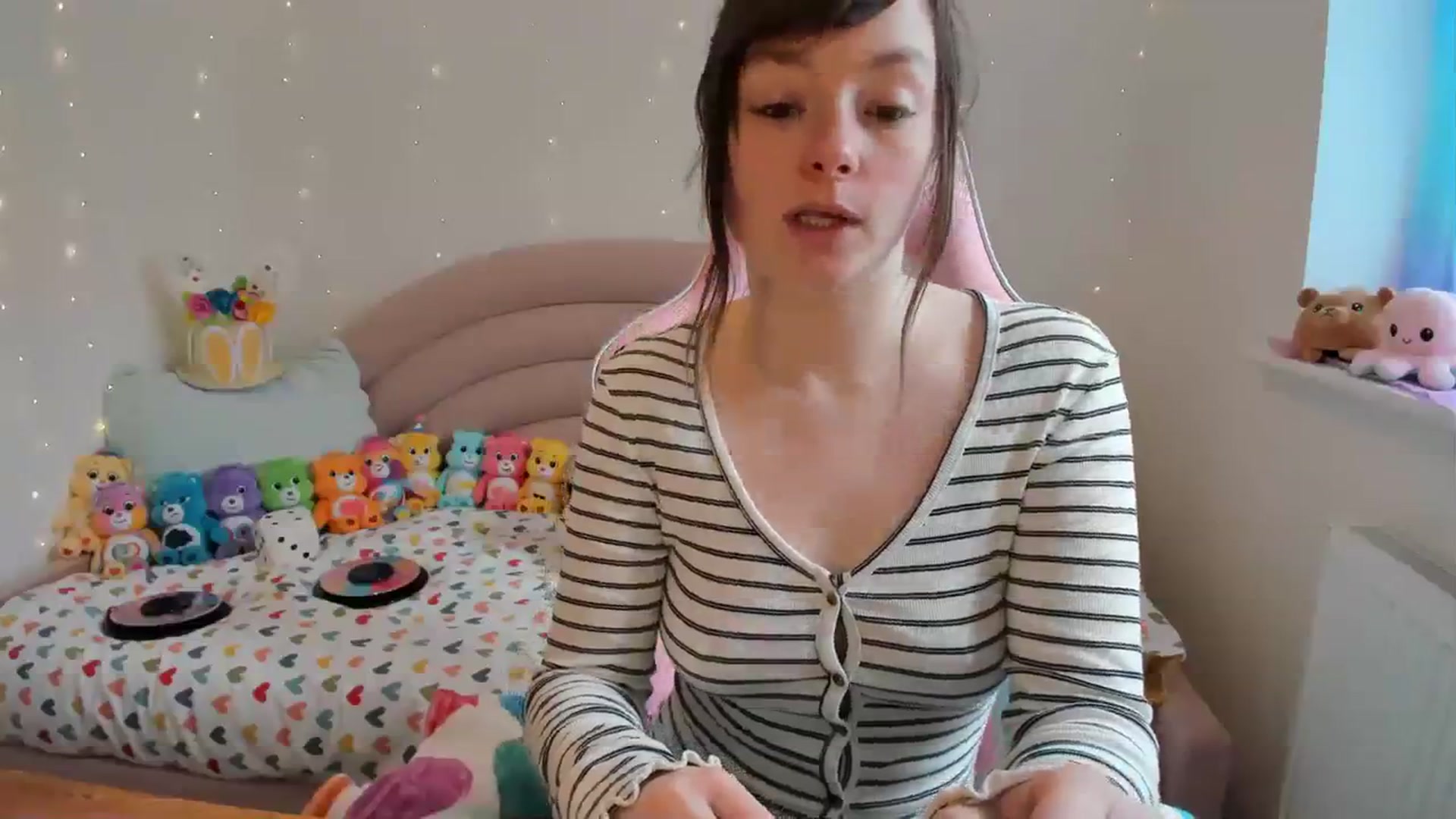 Gallery image thumbnail from JessieBear_'s myfreecams stream on, 03/08/2024, 12:35 image 4 of 20