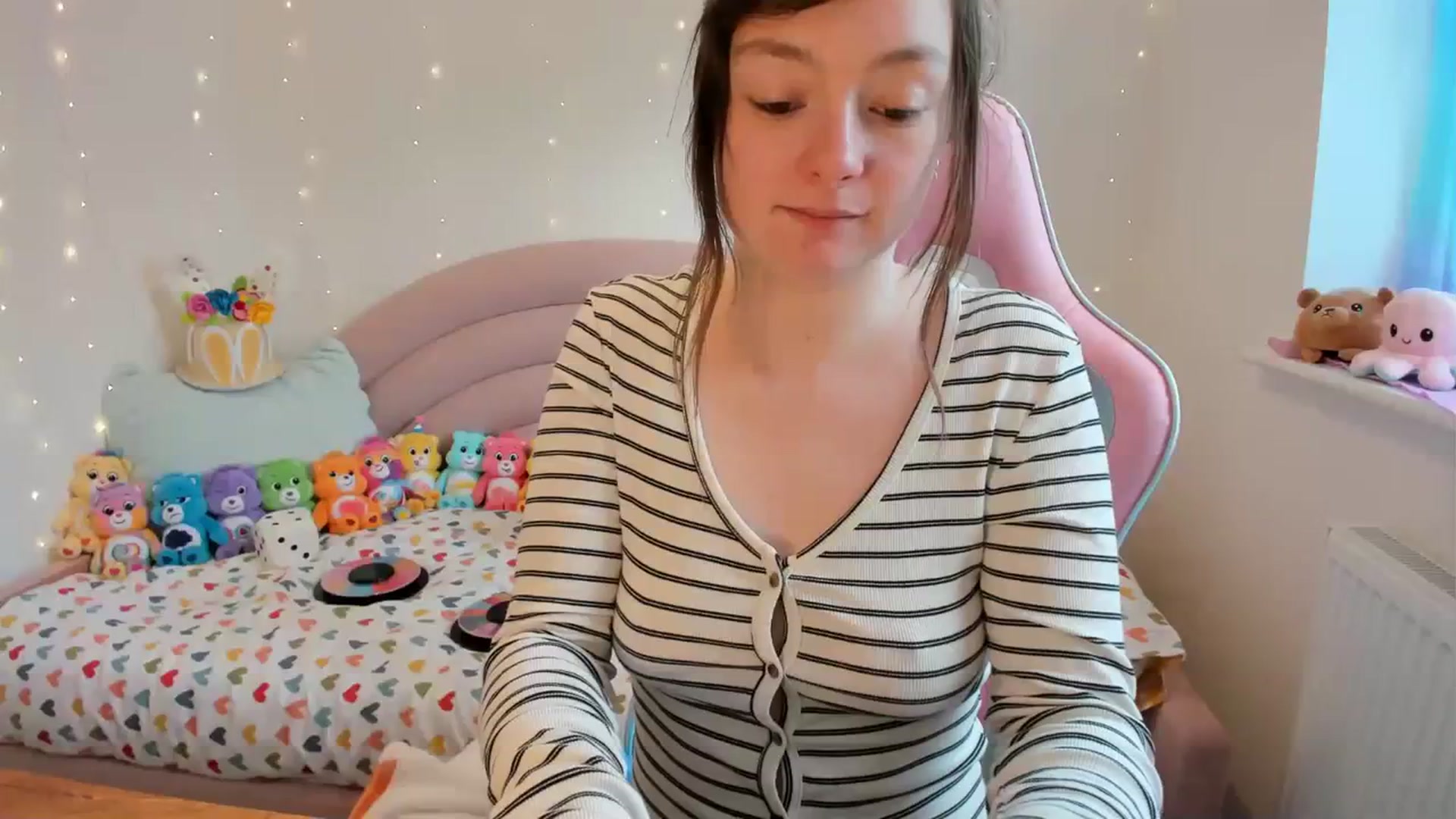Gallery image thumbnail from JessieBear_'s myfreecams stream on, 03/08/2024, 12:35 image 7 of 20