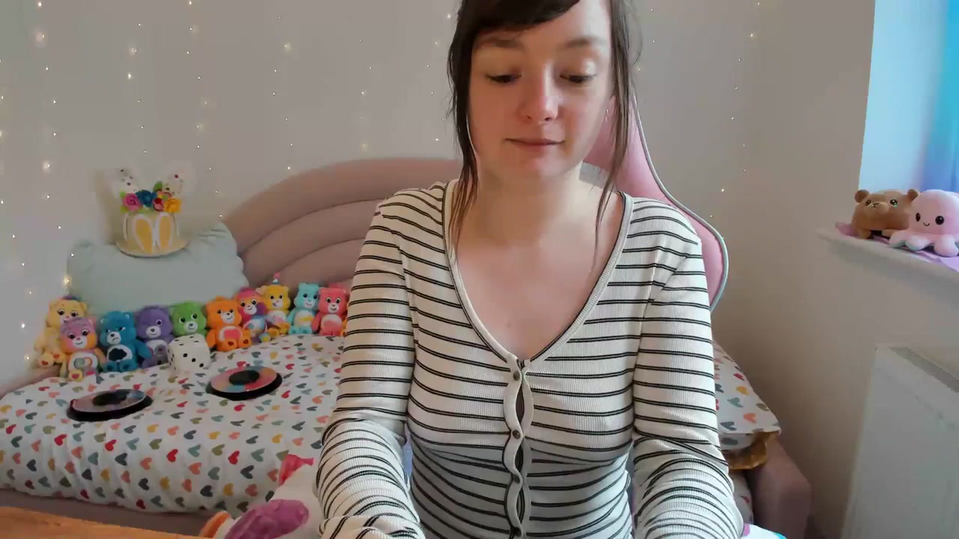 Gallery image thumbnail from JessieBear_'s myfreecams stream on, 03/08/2024, 12:35 image 3 of 20