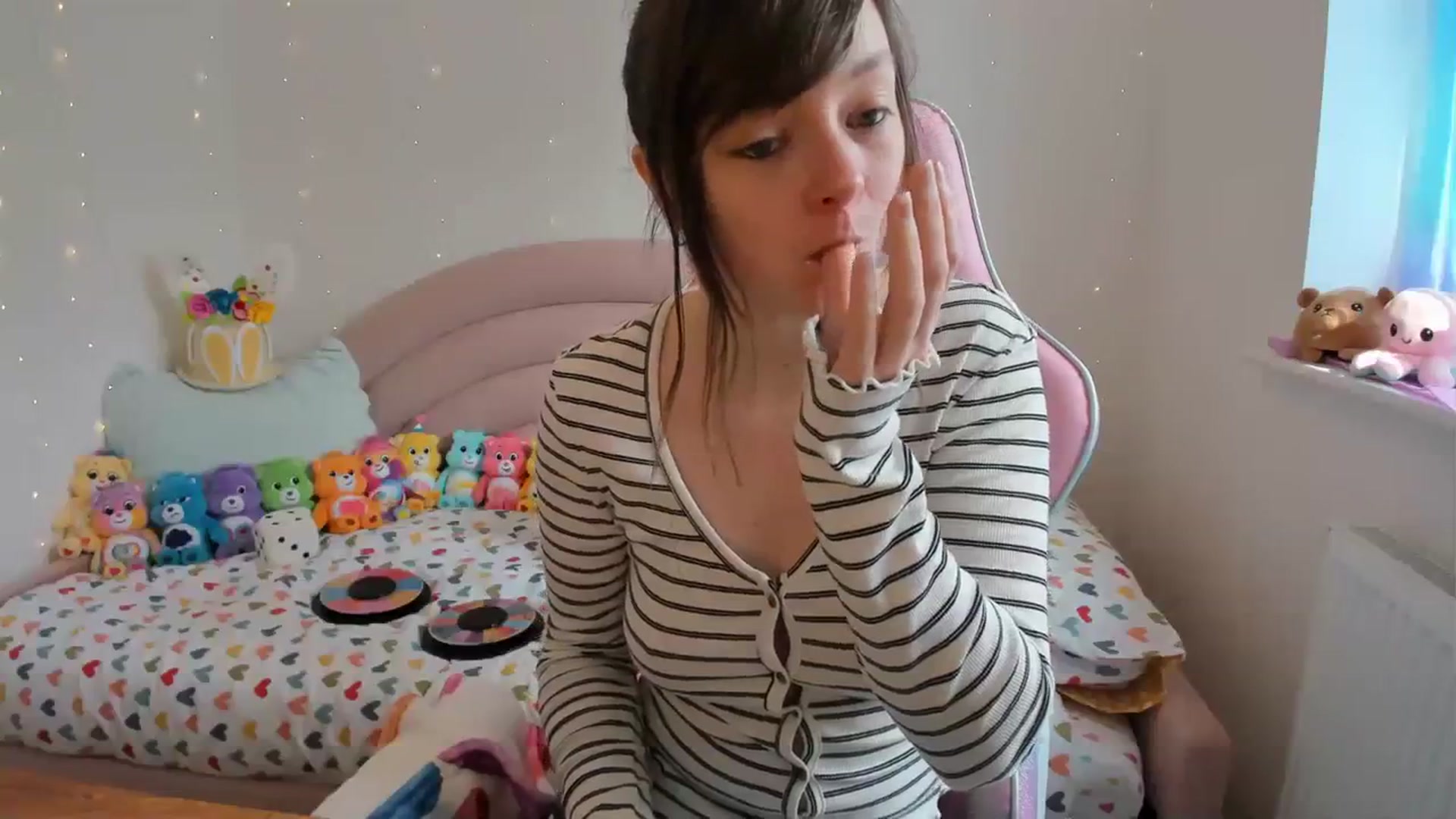 Gallery image thumbnail from JessieBear_'s myfreecams stream on, 03/08/2024, 12:35 image 20 of 20