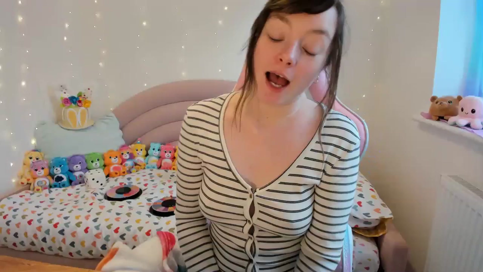 Gallery image thumbnail from JessieBear_'s myfreecams stream on, 03/08/2024, 12:35 image 8 of 20