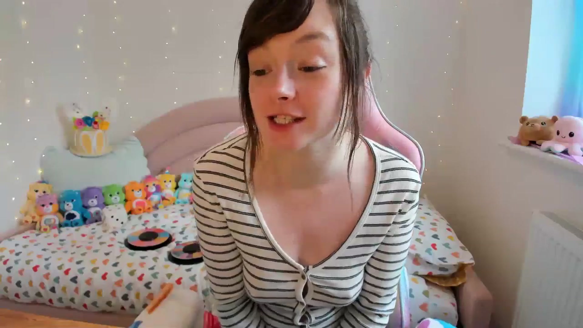 Gallery image thumbnail from JessieBear_'s myfreecams stream on, 03/08/2024, 13:53 image 14 of 20