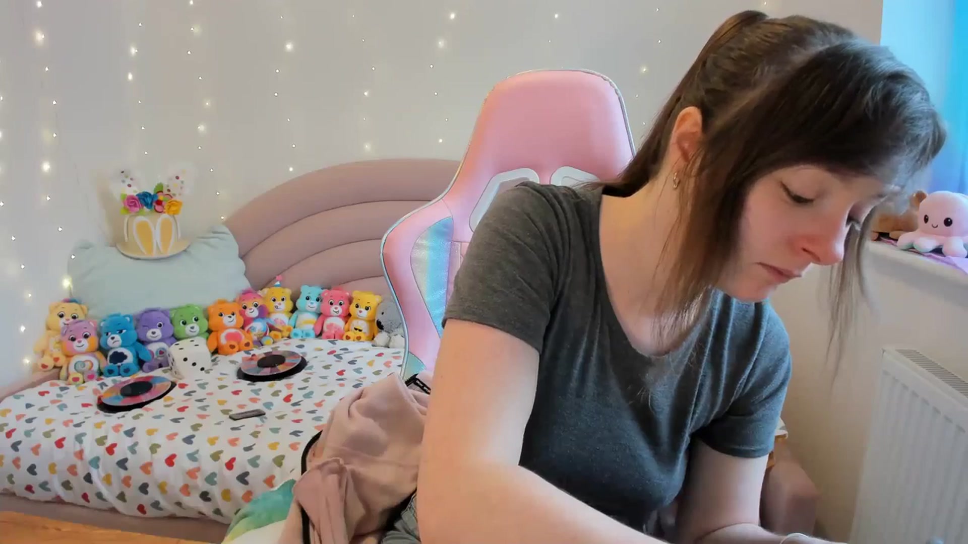 Gallery image thumbnail from JessieBear_'s myfreecams stream on, 03/11/2024, 14:13 image 13 of 20