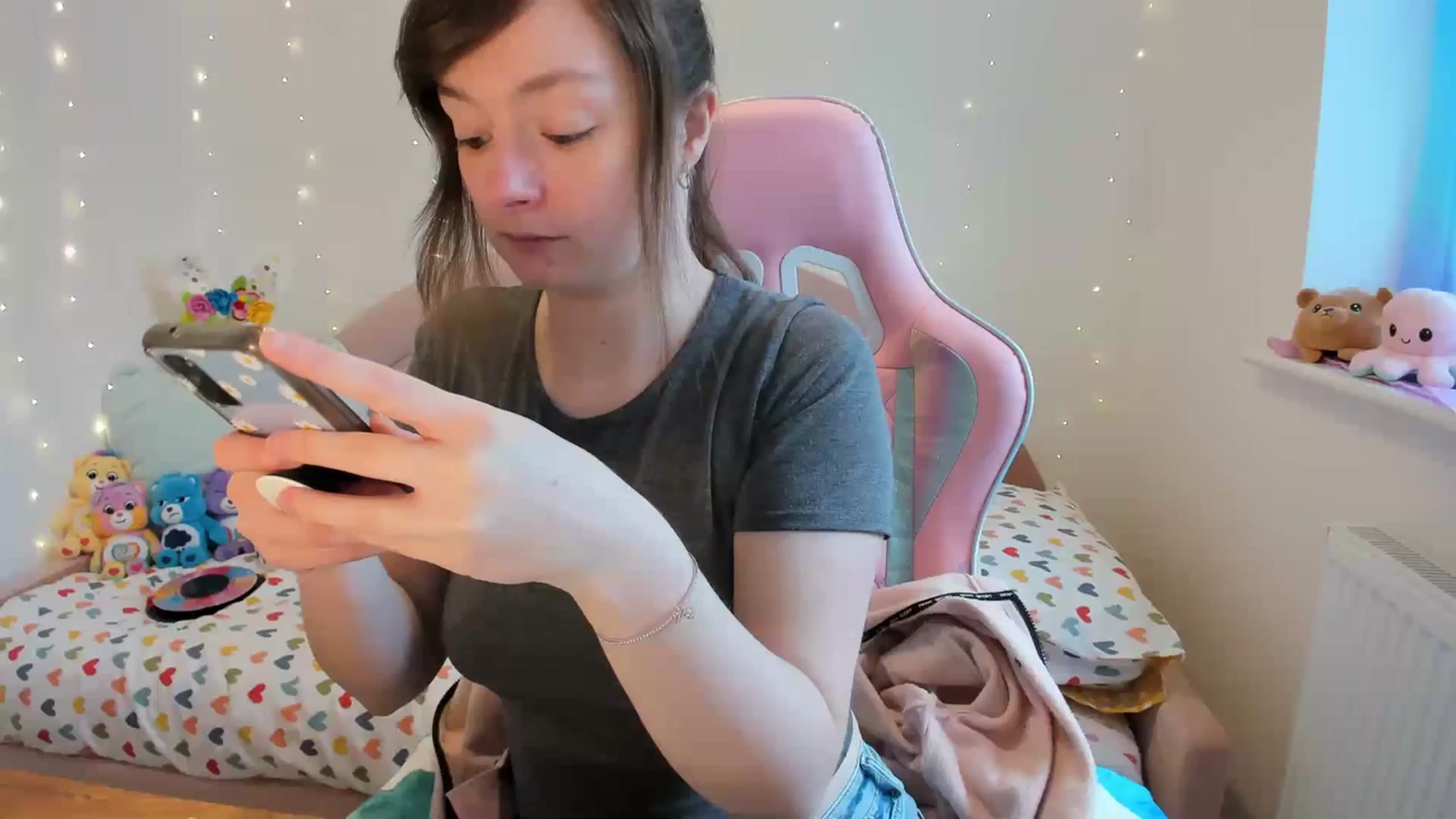 Gallery image thumbnail from JessieBear_'s myfreecams stream on, 03/11/2024, 14:13 image 20 of 20