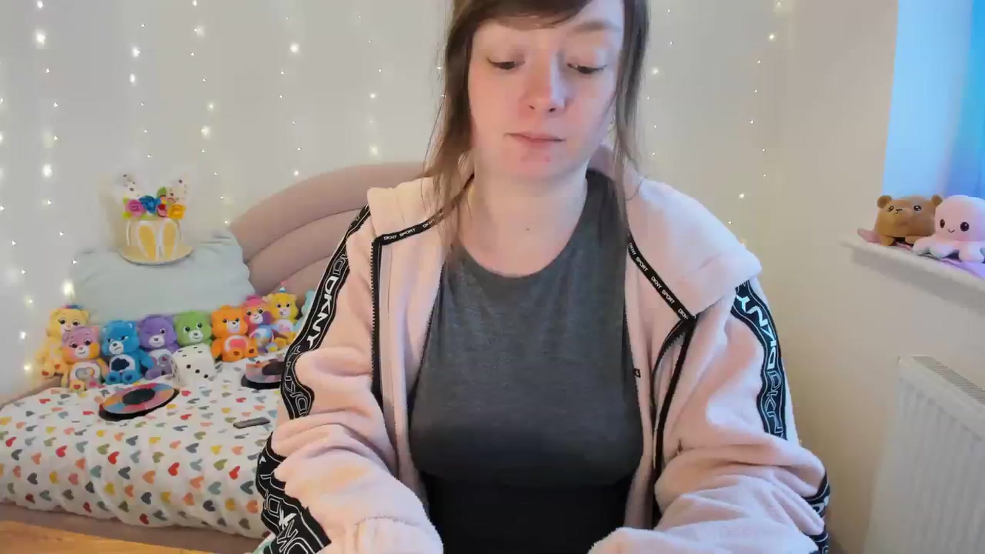 Gallery image thumbnail from JessieBear_'s myfreecams stream on, 03/11/2024, 15:22 image 16 of 20