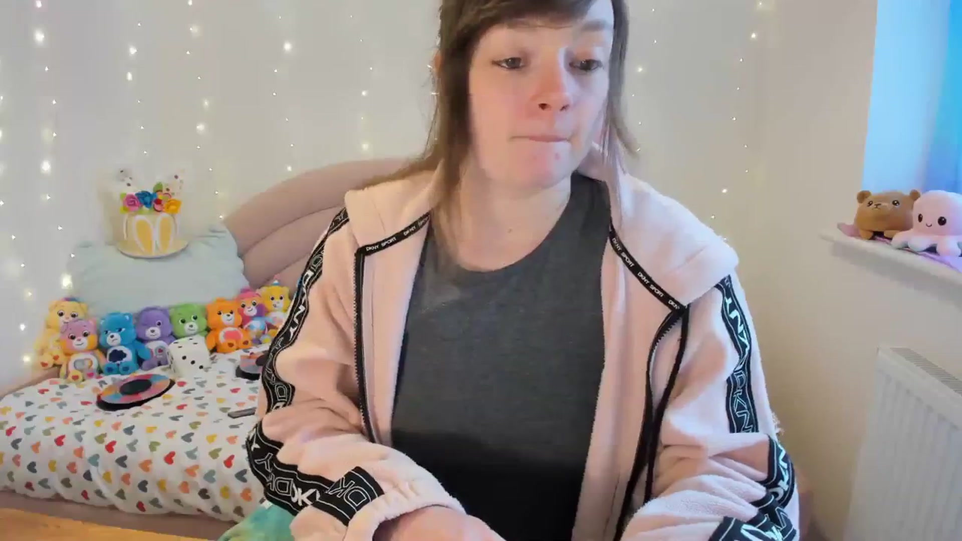 Gallery image thumbnail from JessieBear_'s myfreecams stream on, 03/11/2024, 15:22 image 13 of 20