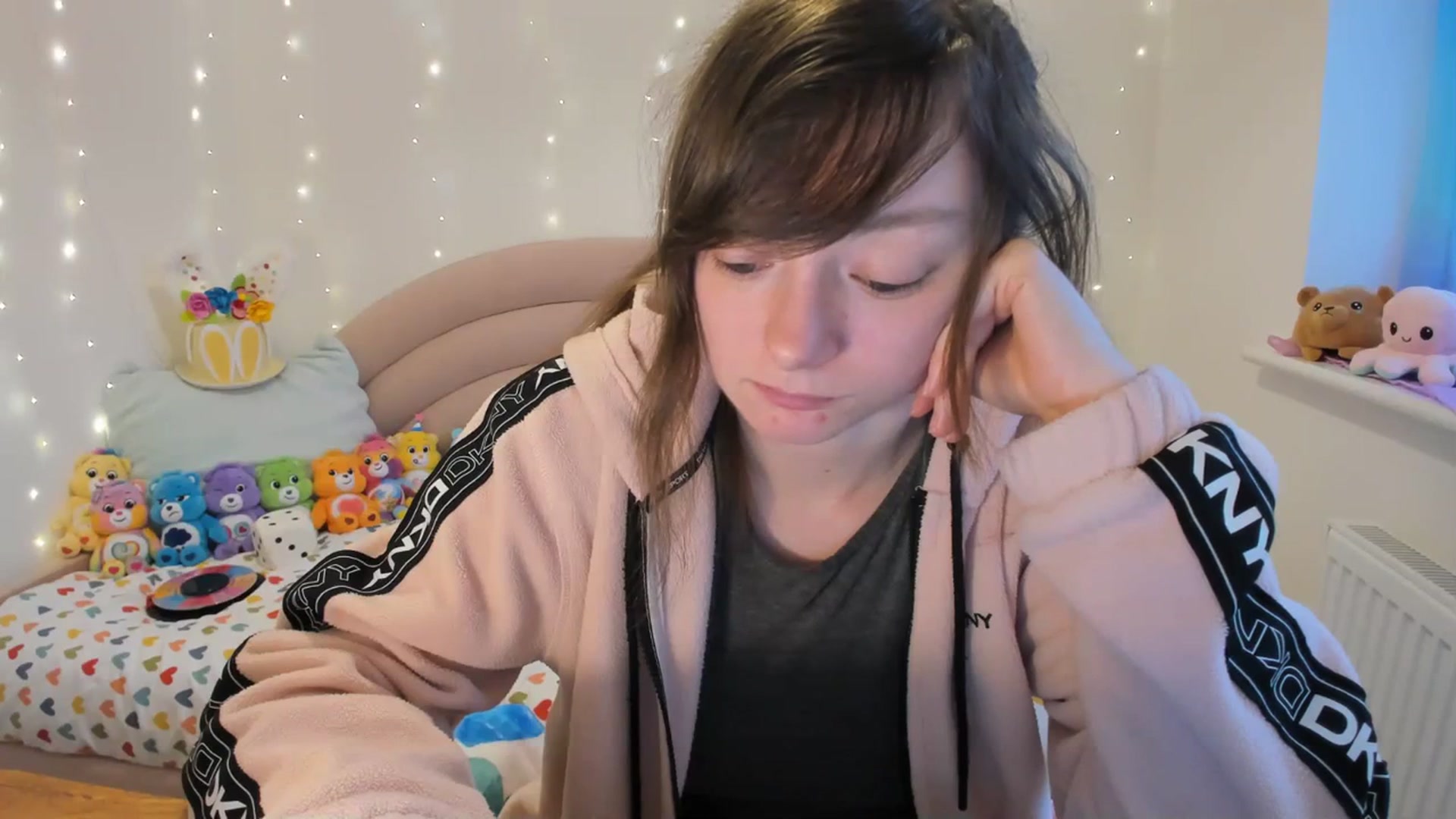 Gallery image thumbnail from JessieBear_'s myfreecams stream on, 03/11/2024, 17:36 image 3 of 20