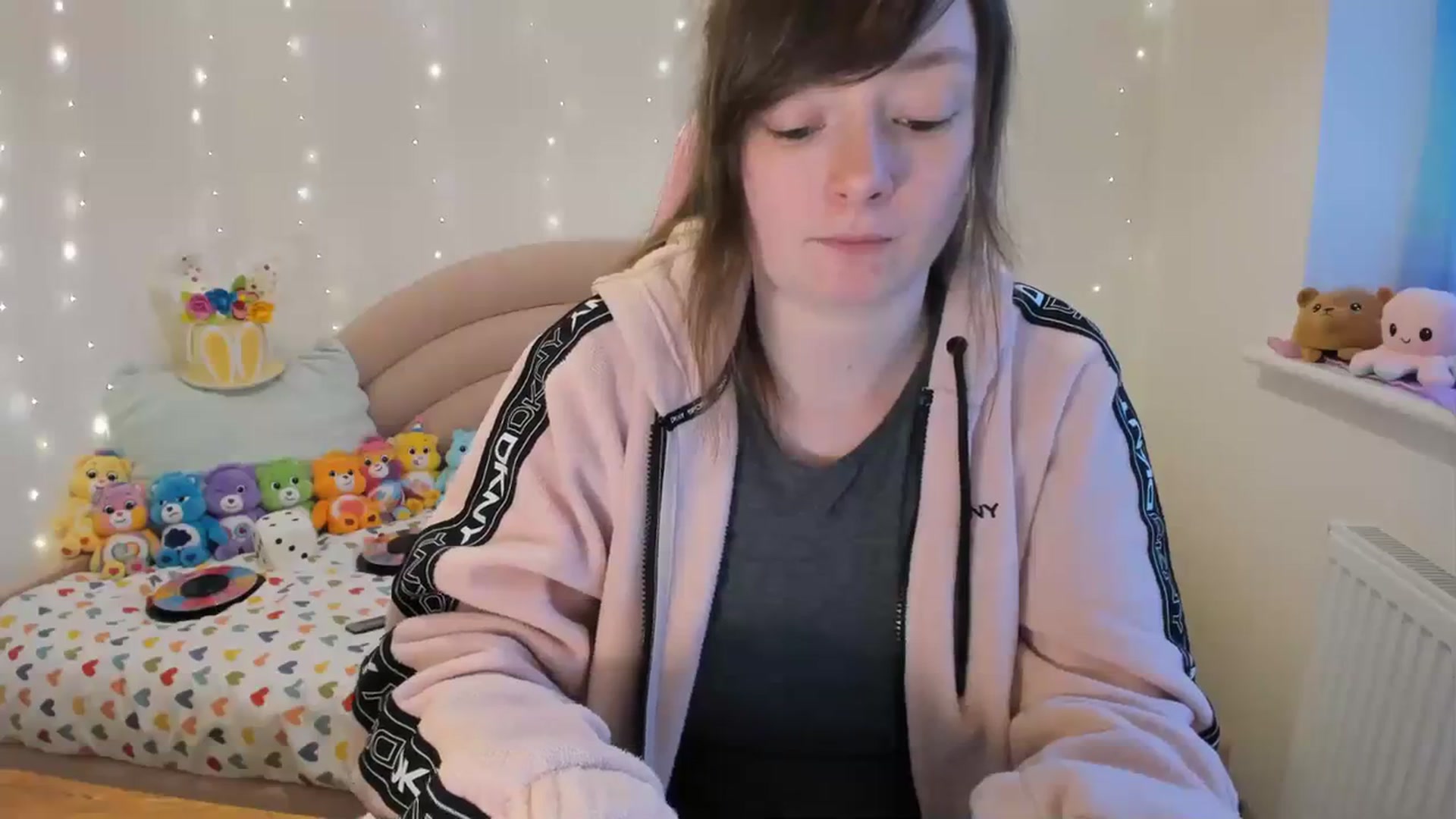 Gallery image thumbnail from JessieBear_'s myfreecams stream on, 03/11/2024, 17:36 image 17 of 20