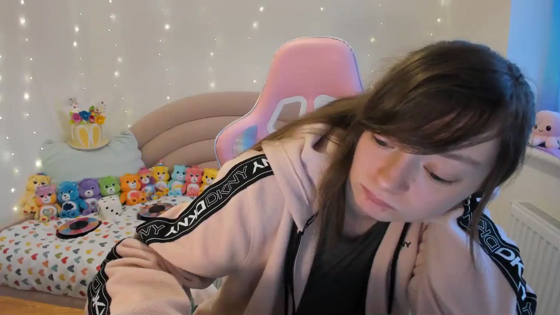 Gallery image thumbnail from JessieBear_'s myfreecams stream on, 03/11/2024, 17:36 image 2 of 20