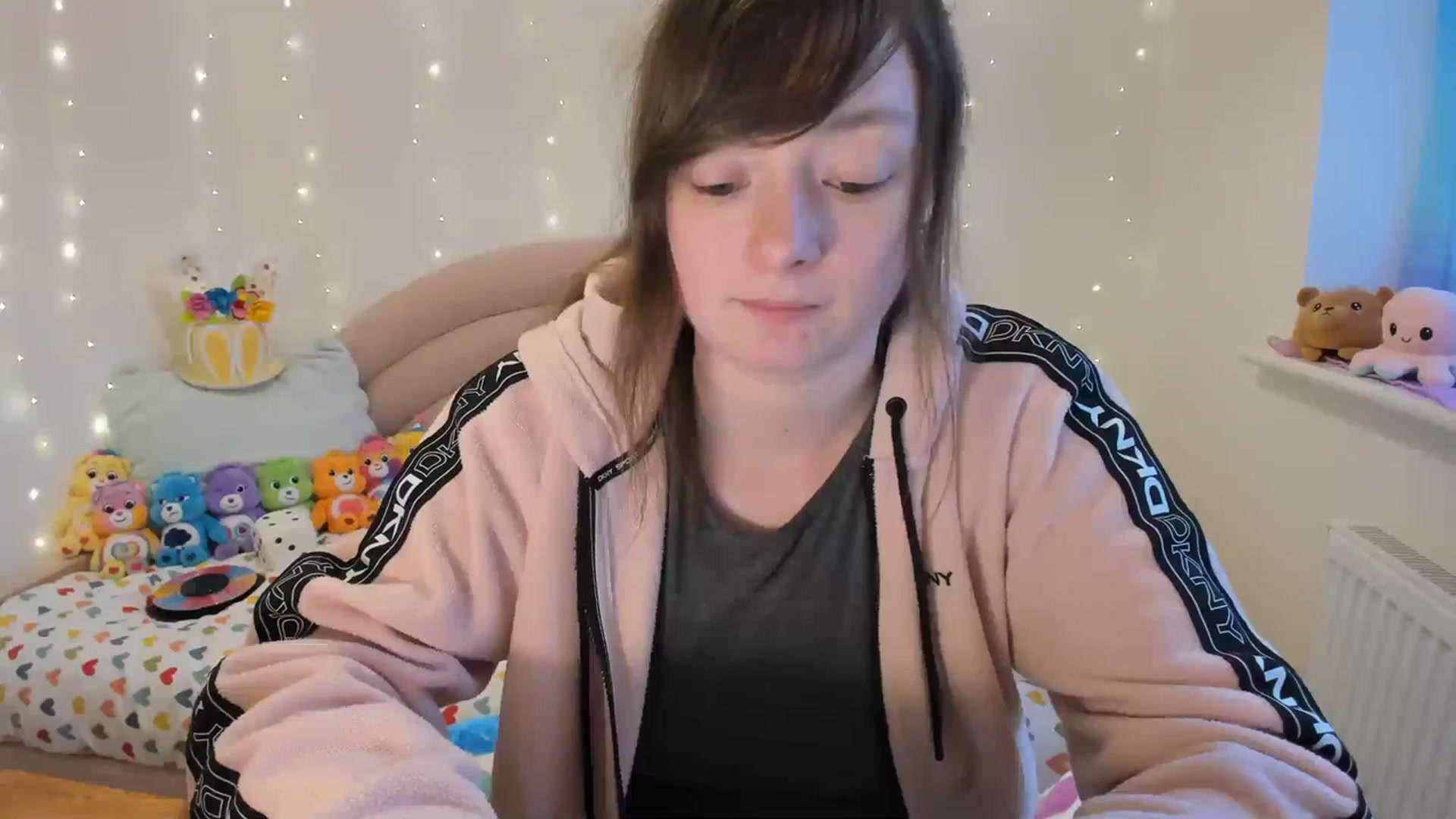 Gallery image thumbnail from JessieBear_'s myfreecams stream on, 03/11/2024, 17:36 image 10 of 20