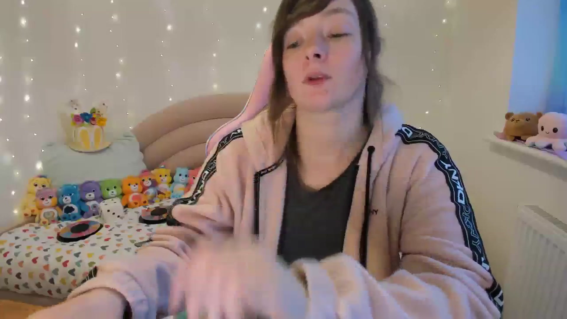 Gallery image thumbnail from JessieBear_'s myfreecams stream on, 03/11/2024, 17:36 image 14 of 20