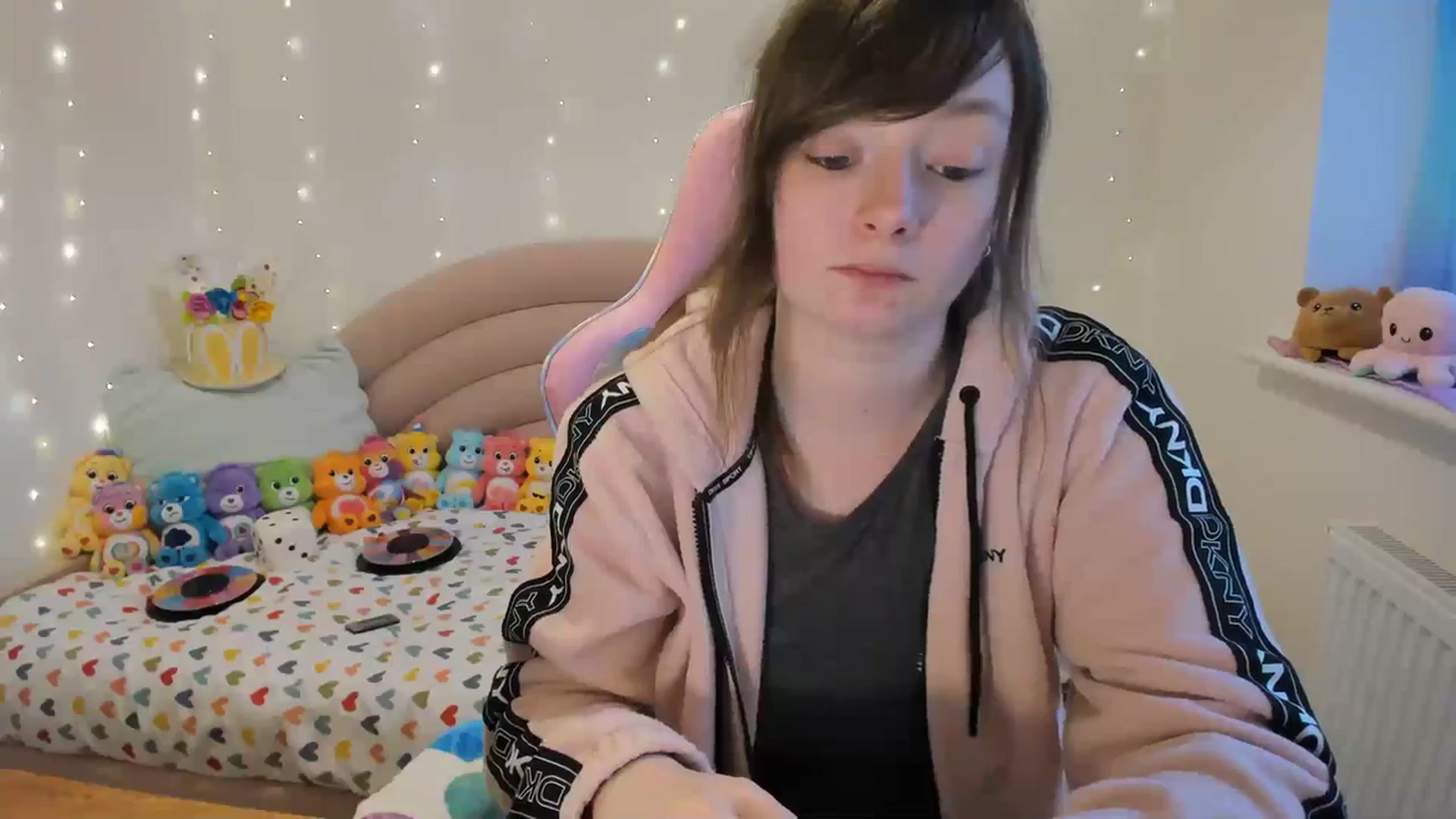 Gallery image thumbnail from JessieBear_'s myfreecams stream on, 03/11/2024, 17:36 image 13 of 20