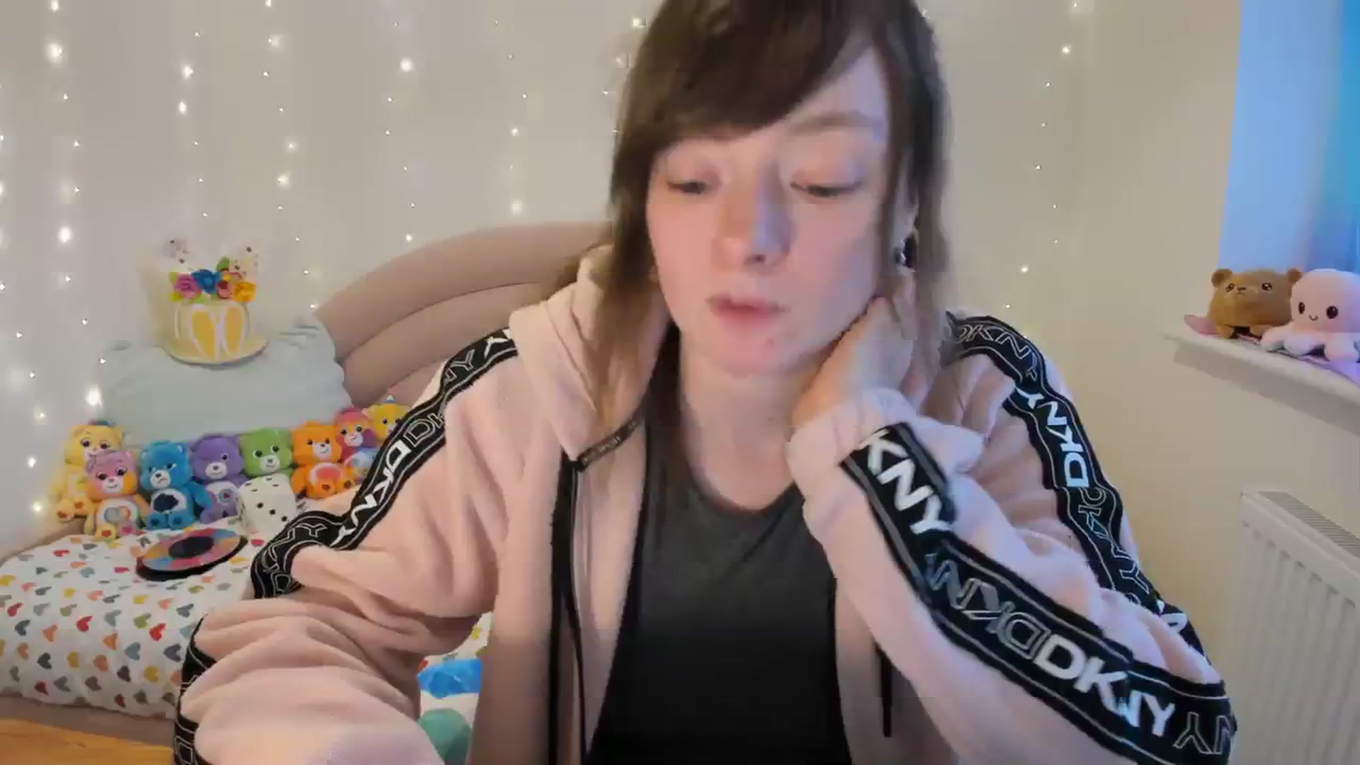 Gallery image thumbnail from JessieBear_'s myfreecams stream on, 03/11/2024, 17:36 image 7 of 20