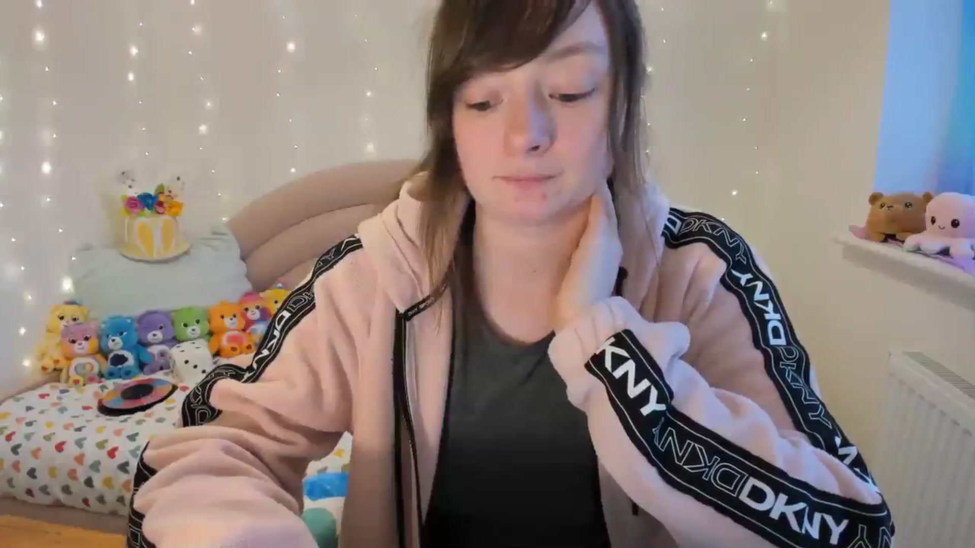 Gallery image thumbnail from JessieBear_'s myfreecams stream on, 03/11/2024, 17:36 image 8 of 20