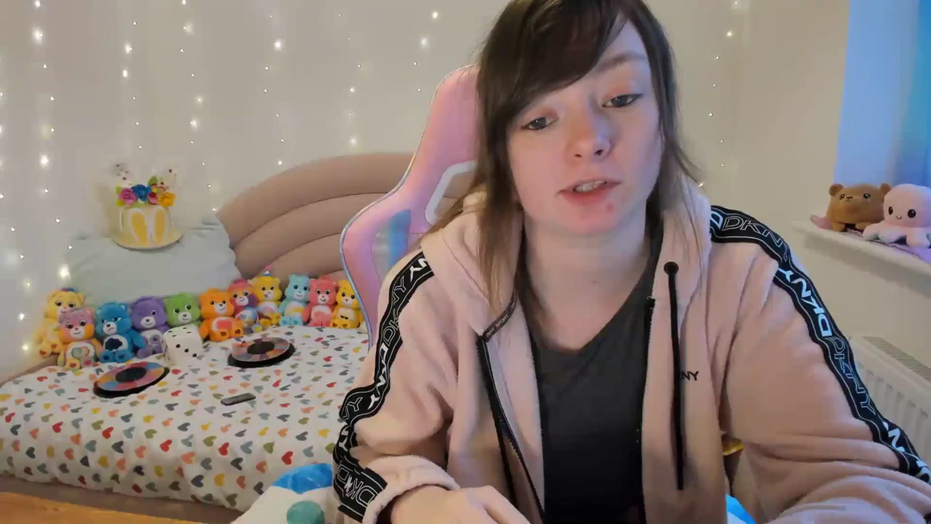 Gallery image thumbnail from JessieBear_'s myfreecams stream on, 03/11/2024, 17:36 image 12 of 20