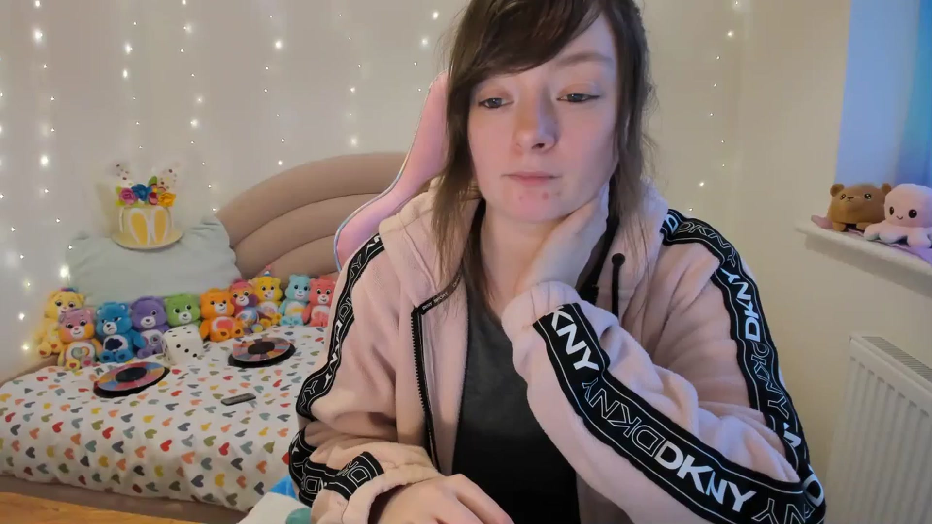 Gallery image thumbnail from JessieBear_'s myfreecams stream on, 03/11/2024, 17:36 image 18 of 20