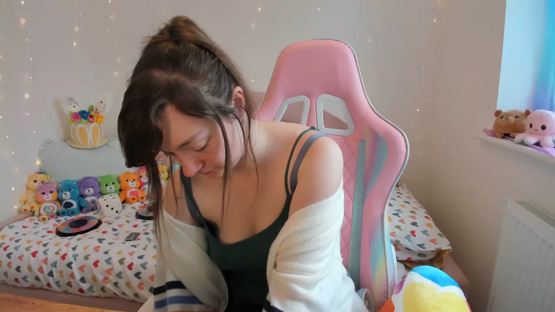 Gallery image thumbnail from JessieBear_'s myfreecams stream on, 03/12/2024, 14:42 image 20 of 20