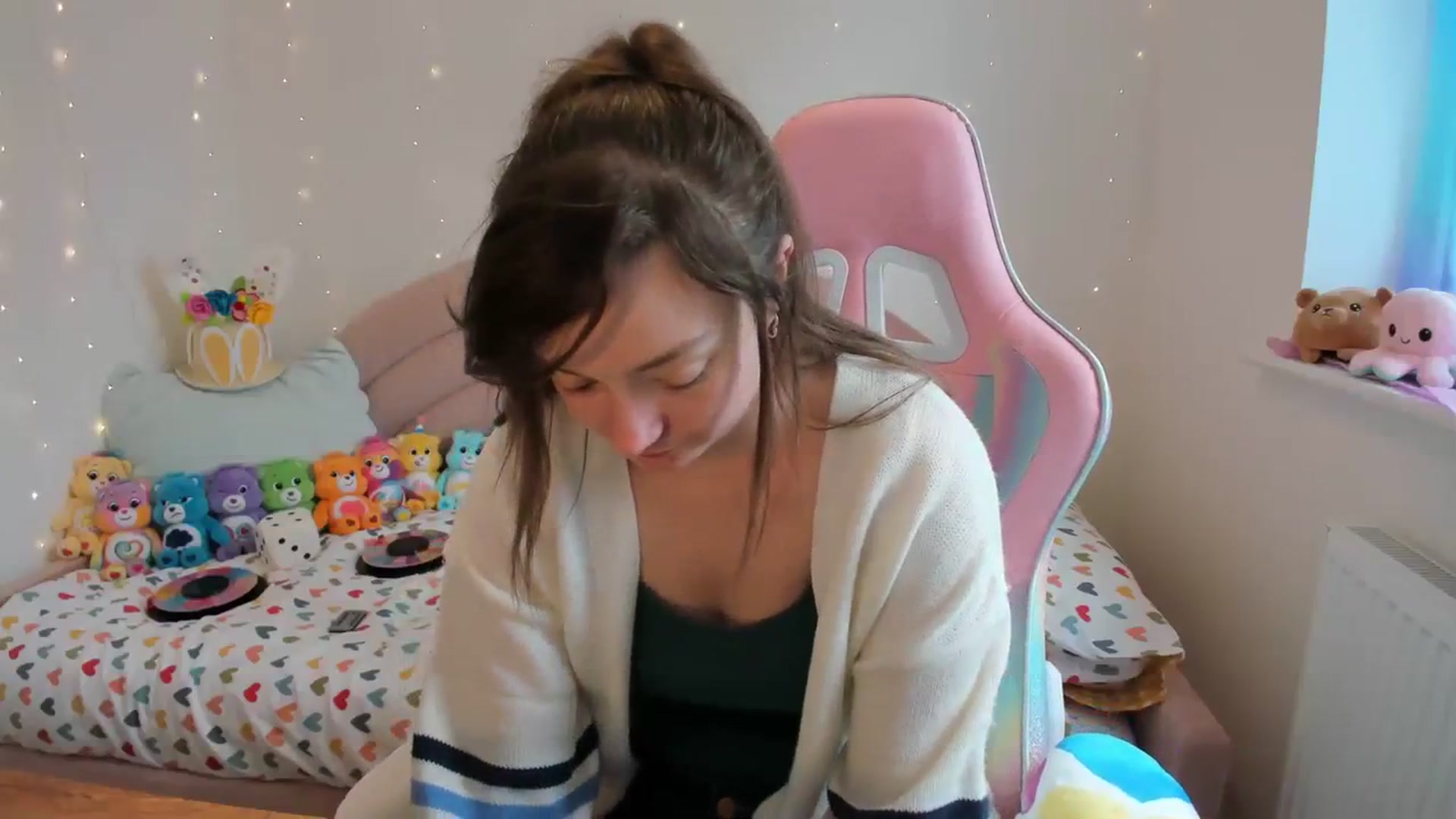 Gallery image thumbnail from JessieBear_'s myfreecams stream on, 03/12/2024, 14:42 image 2 of 20