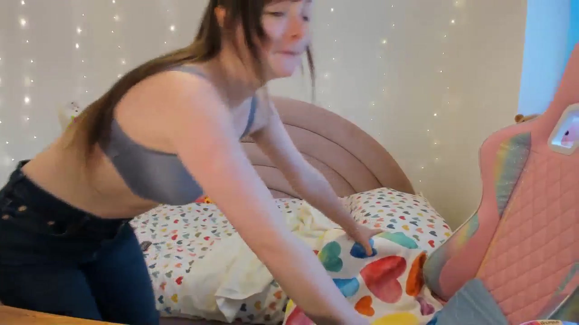 Gallery image thumbnail from JessieBear_'s myfreecams stream on, 03/12/2024, 18:15 image 11 of 20