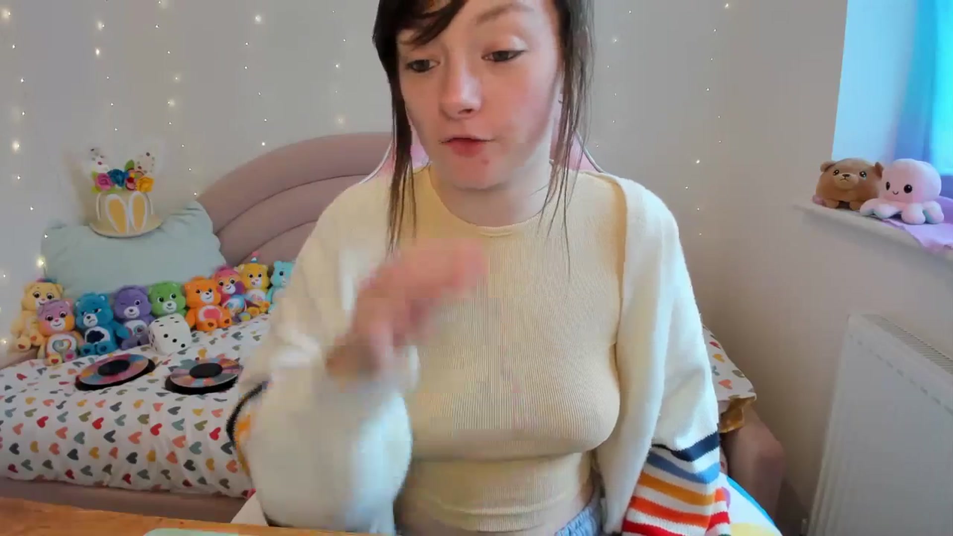 Gallery image thumbnail from JessieBear_'s myfreecams stream on, 03/14/2024, 15:50 image 8 of 20