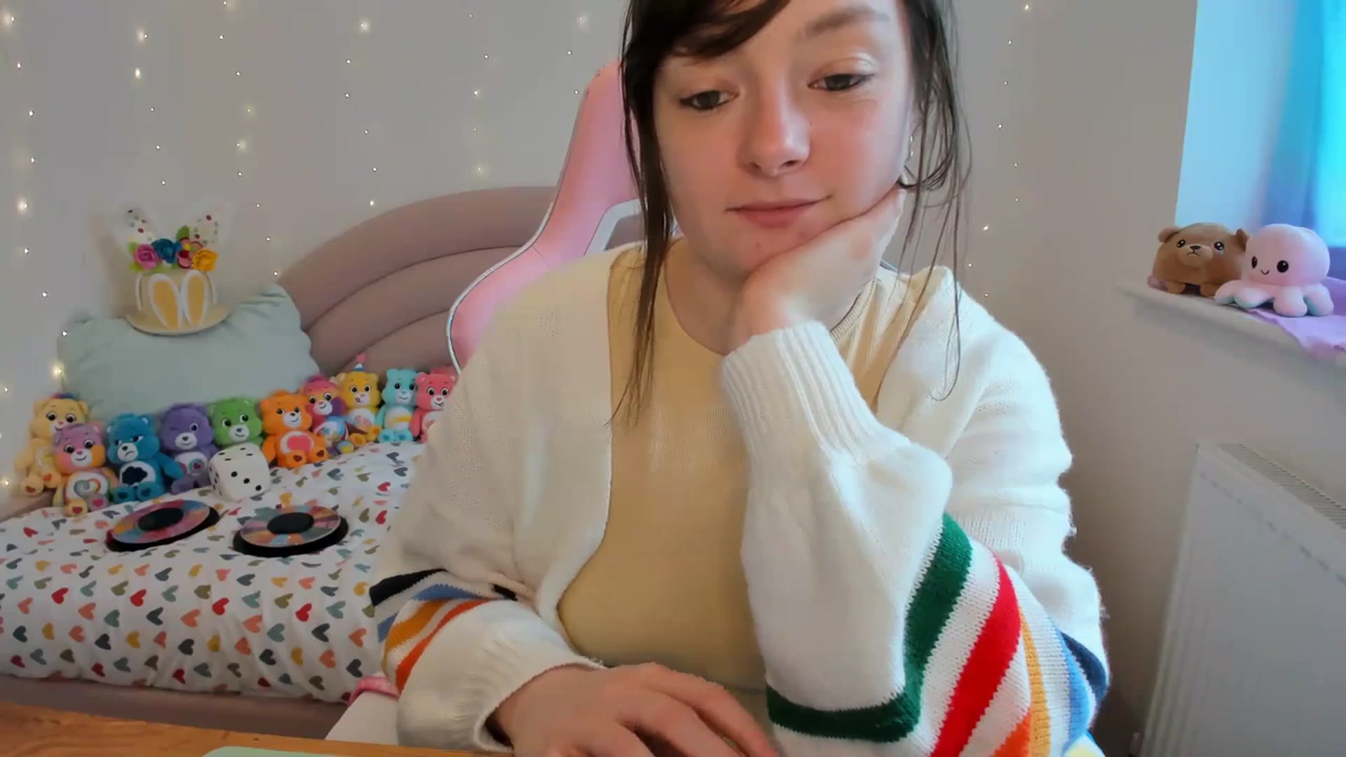 Gallery image thumbnail from JessieBear_'s myfreecams stream on, 03/14/2024, 15:50 image 7 of 20