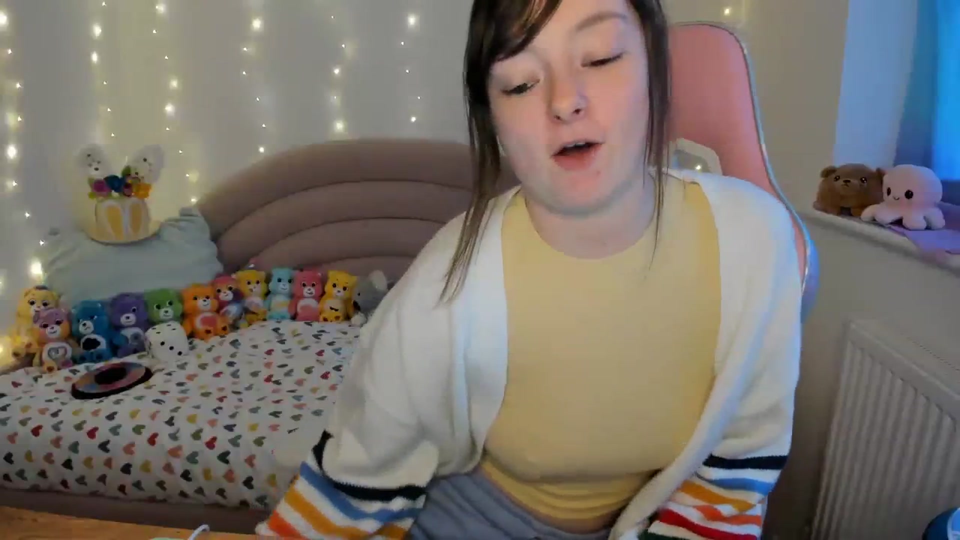 Gallery image thumbnail from JessieBear_'s myfreecams stream on, 03/14/2024, 18:52 image 15 of 20