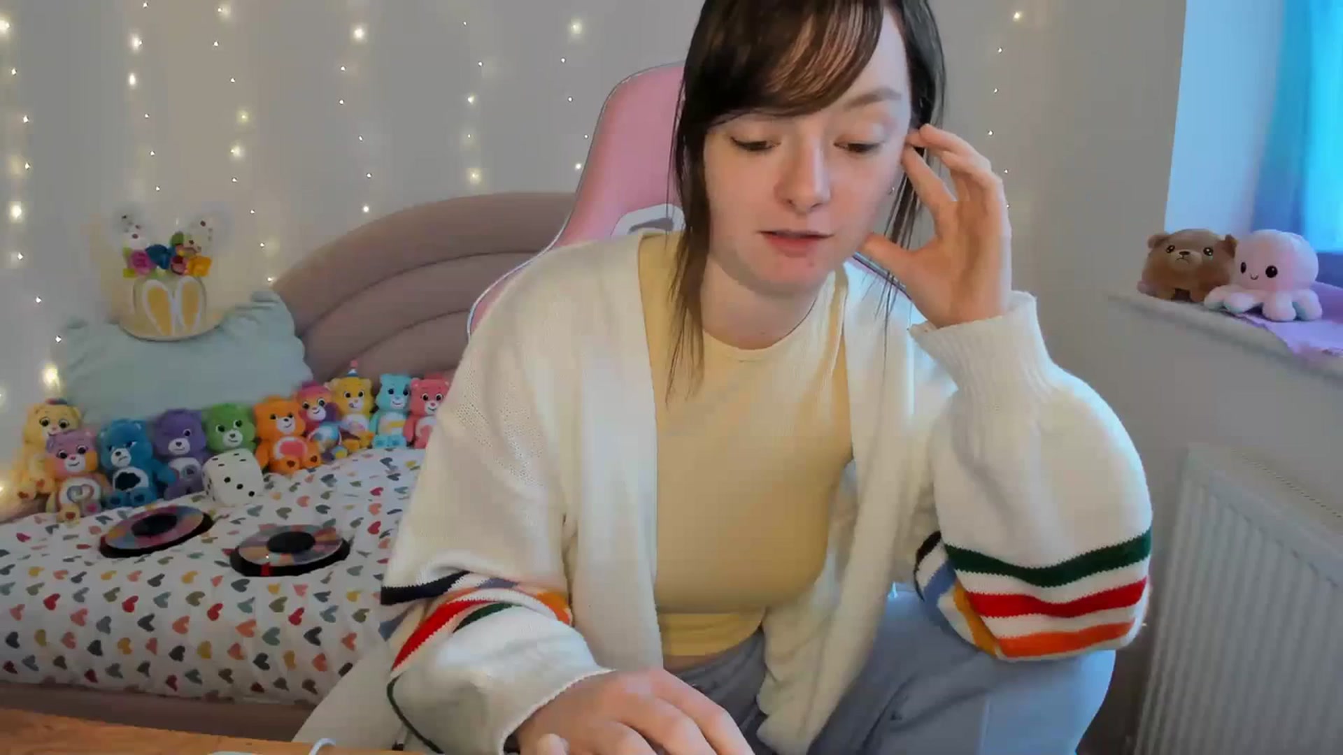 Gallery image thumbnail from JessieBear_'s myfreecams stream on, 03/14/2024, 18:52 image 4 of 20