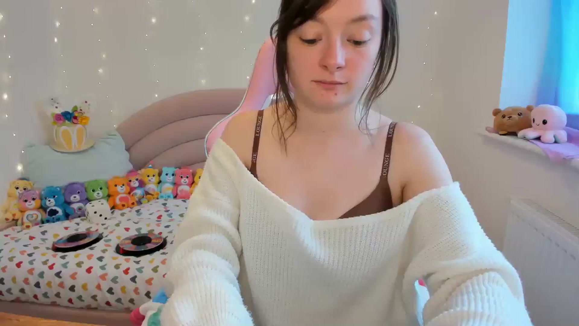 Gallery image thumbnail from JessieBear_'s myfreecams stream on, 03/18/2024, 15:37 image 12 of 20