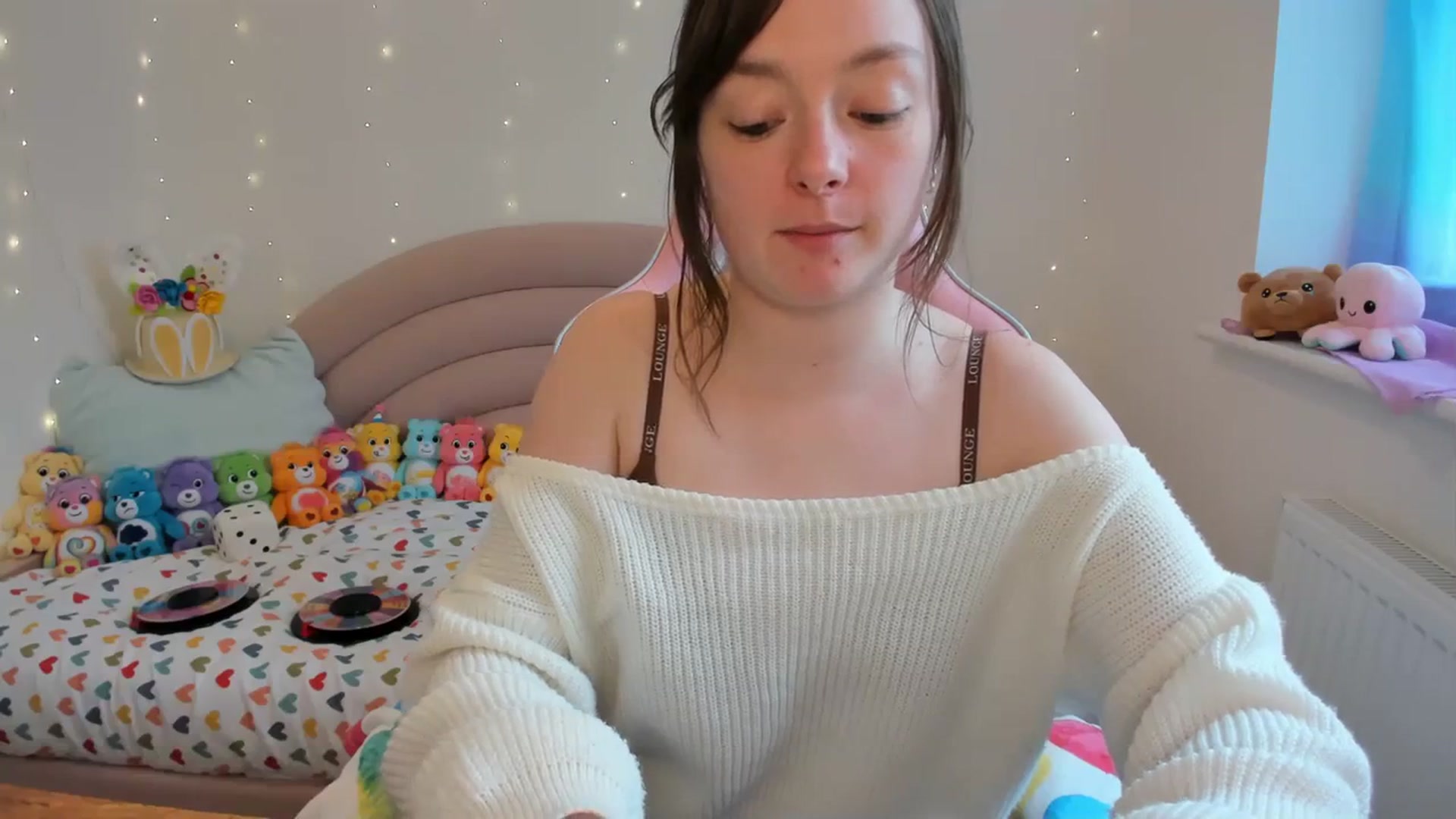 Gallery image thumbnail from JessieBear_'s myfreecams stream on, 03/18/2024, 15:37 image 4 of 20