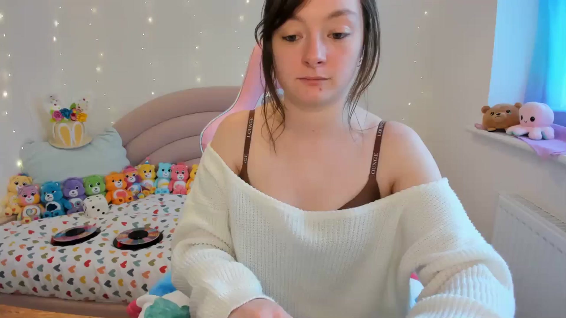 Gallery image thumbnail from JessieBear_'s myfreecams stream on, 03/18/2024, 15:37 image 13 of 20
