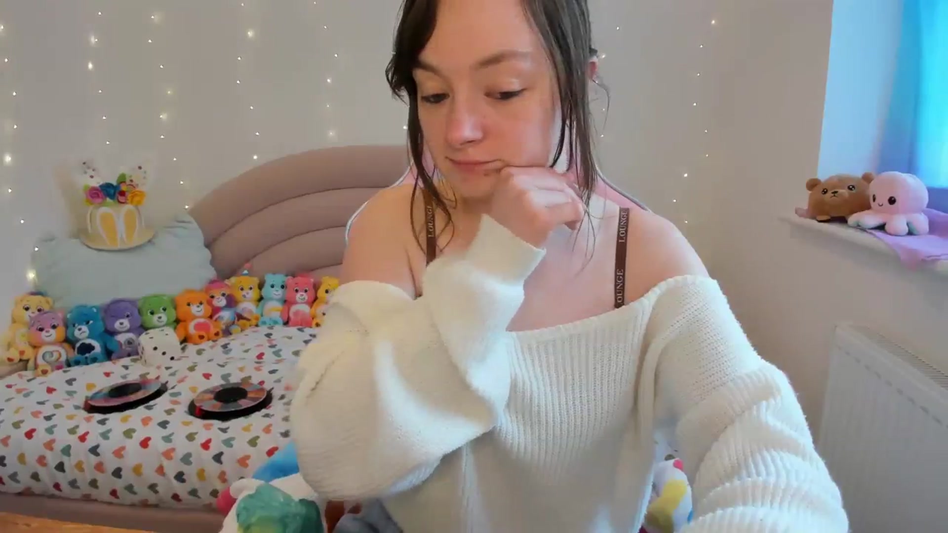 Gallery image thumbnail from JessieBear_'s myfreecams stream on, 03/18/2024, 15:37 image 7 of 20