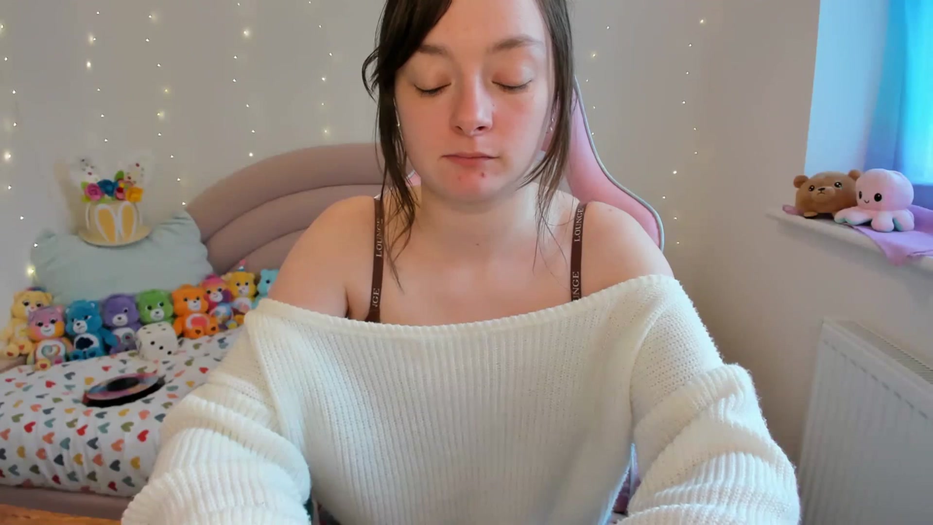 Gallery image thumbnail from JessieBear_'s myfreecams stream on, 03/18/2024, 15:37 image 6 of 20