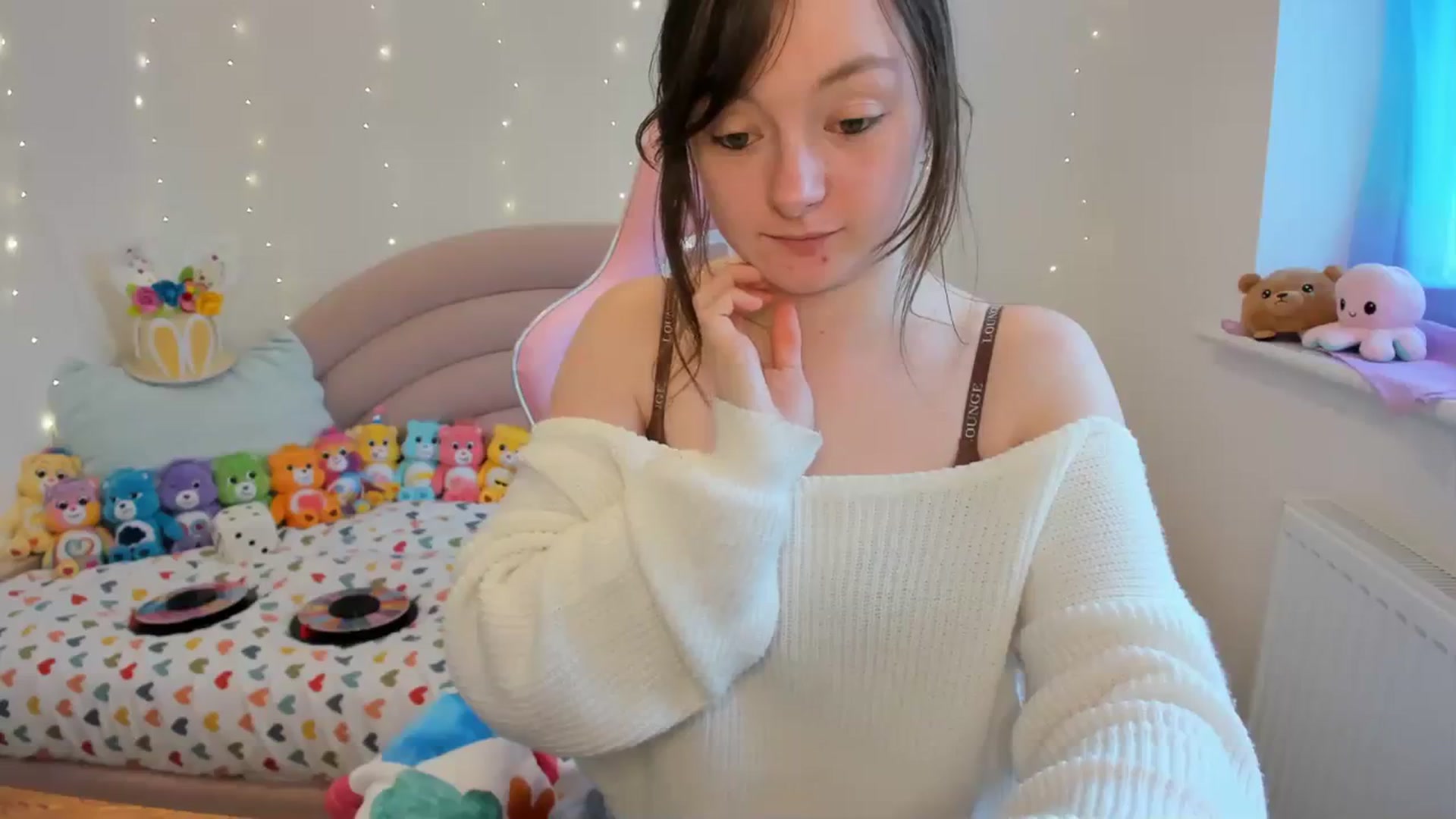 Gallery image thumbnail from JessieBear_'s myfreecams stream on, 03/18/2024, 15:37 image 17 of 20