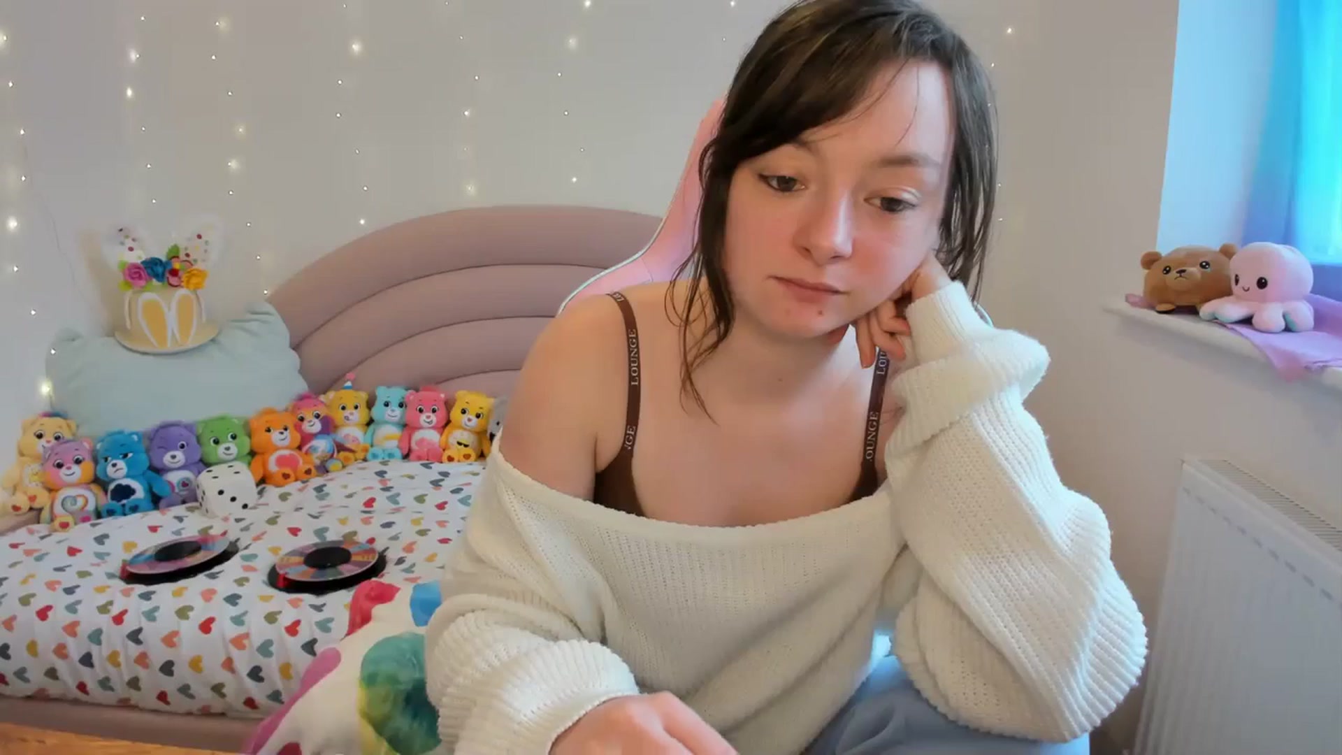 Gallery image thumbnail from JessieBear_'s myfreecams stream on, 03/18/2024, 16:58 image 8 of 20