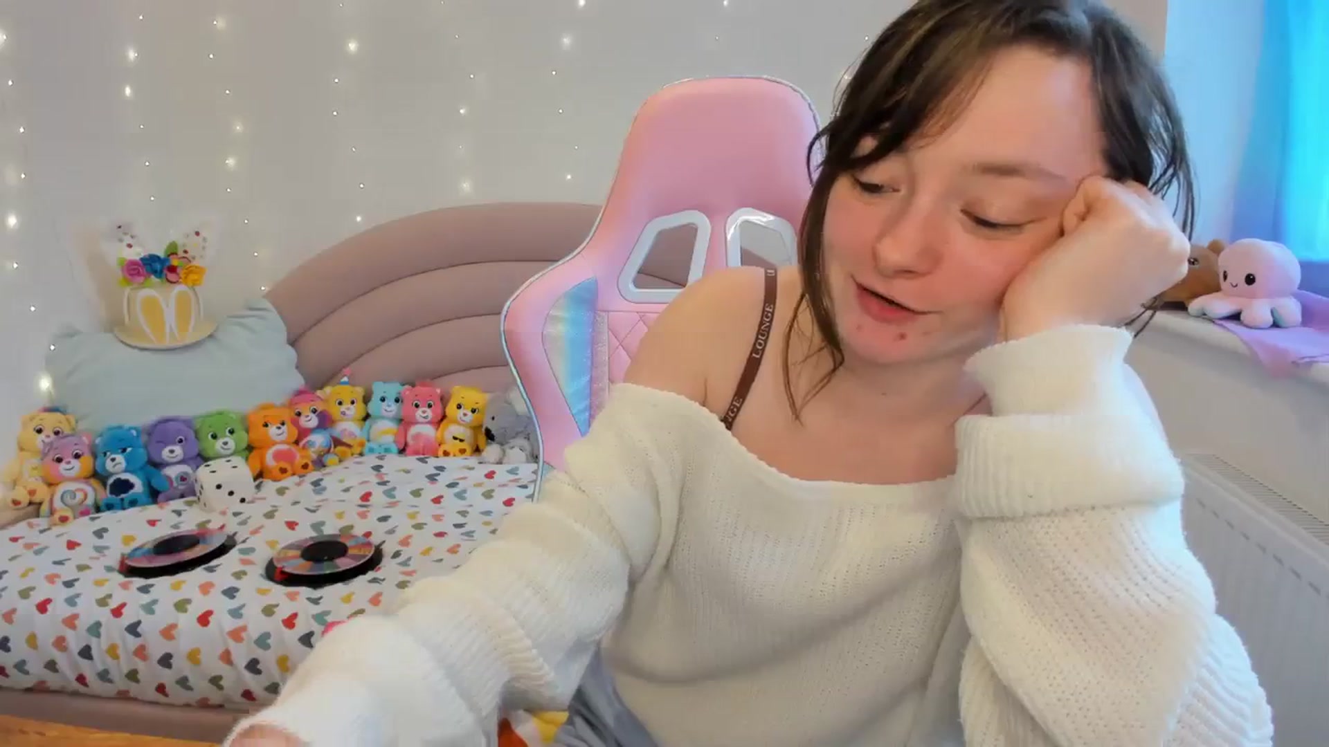 Gallery image thumbnail from JessieBear_'s myfreecams stream on, 03/18/2024, 16:58 image 18 of 20