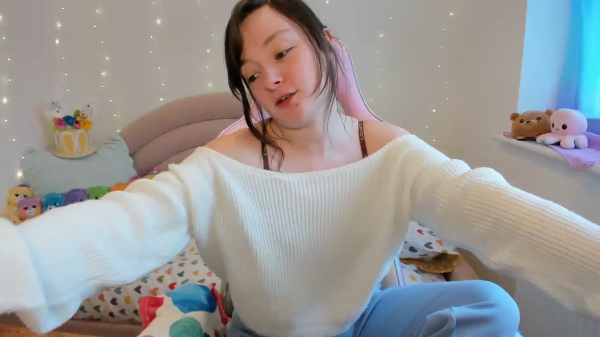 Gallery image thumbnail from JessieBear_'s myfreecams stream on, 03/18/2024, 16:58 image 13 of 20