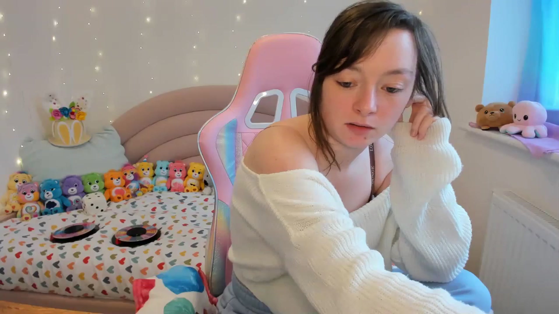 Gallery image thumbnail from JessieBear_'s myfreecams stream on, 03/18/2024, 16:58 image 14 of 20