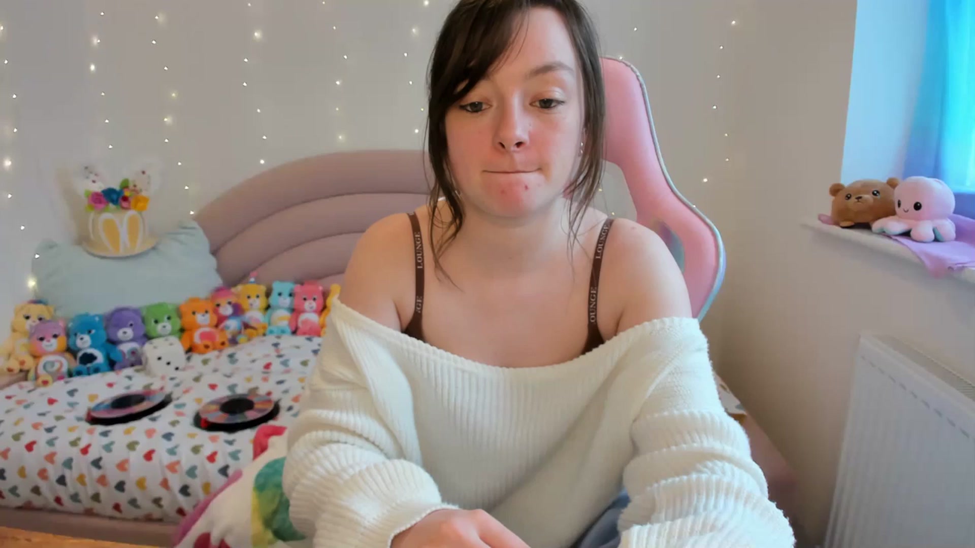 Gallery image thumbnail from JessieBear_'s myfreecams stream on, 03/18/2024, 16:58 image 5 of 20