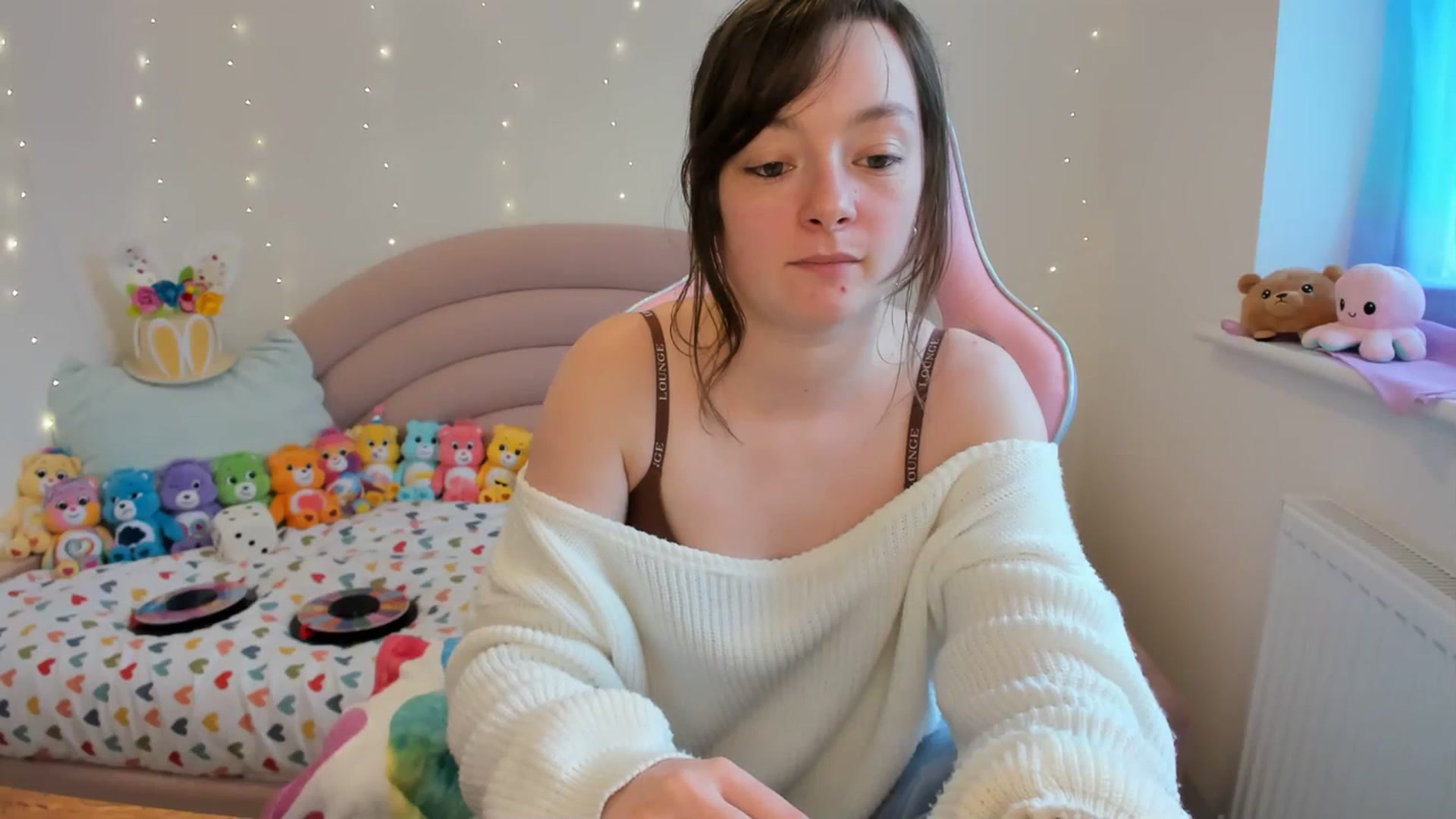 Gallery image thumbnail from JessieBear_'s myfreecams stream on, 03/18/2024, 16:58 image 9 of 20