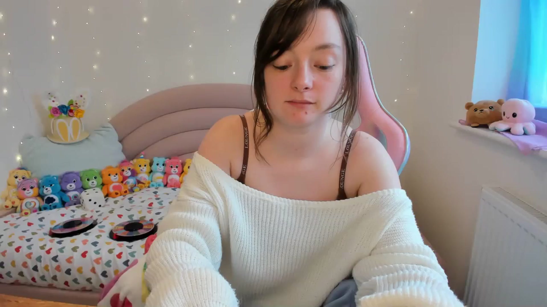 Gallery image thumbnail from JessieBear_'s myfreecams stream on, 03/18/2024, 16:58 image 4 of 20