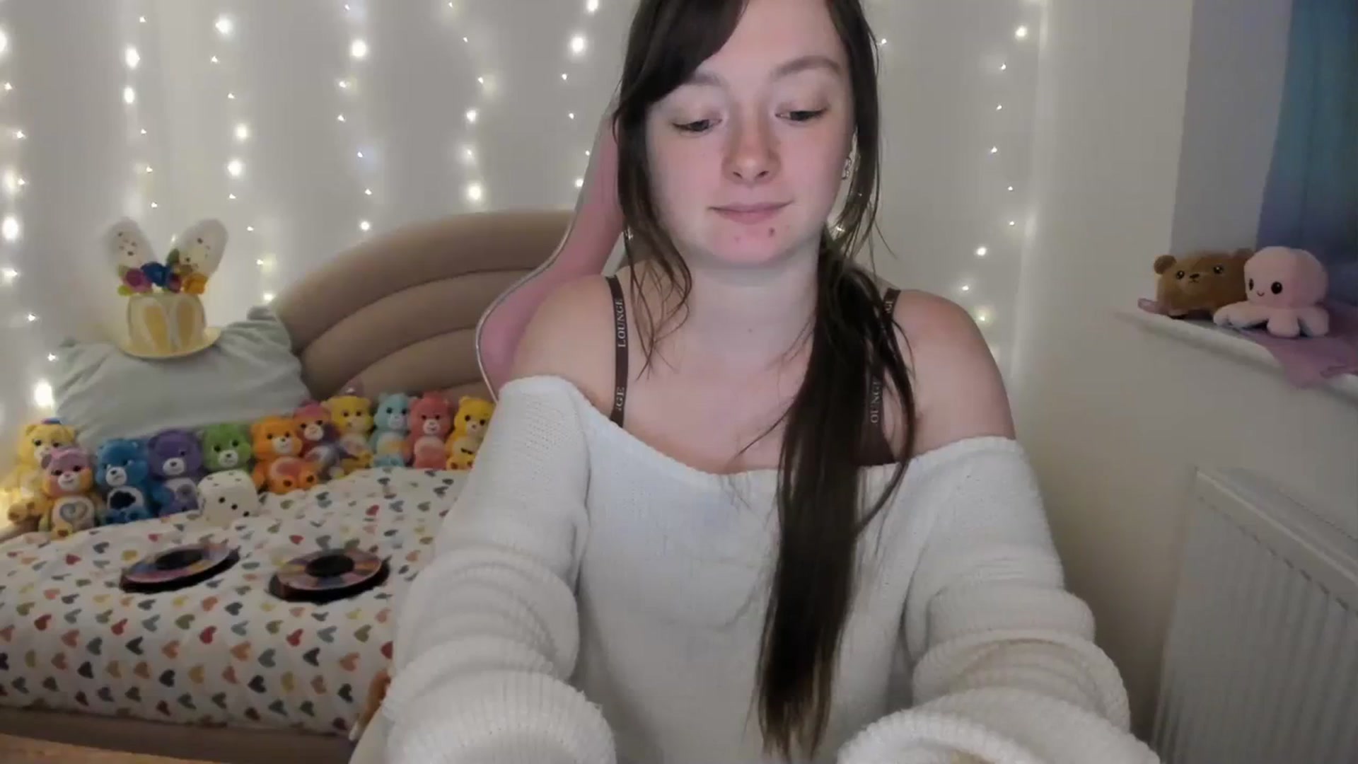 Gallery image thumbnail from JessieBear_'s myfreecams stream on, 03/18/2024, 20:27 image 14 of 20